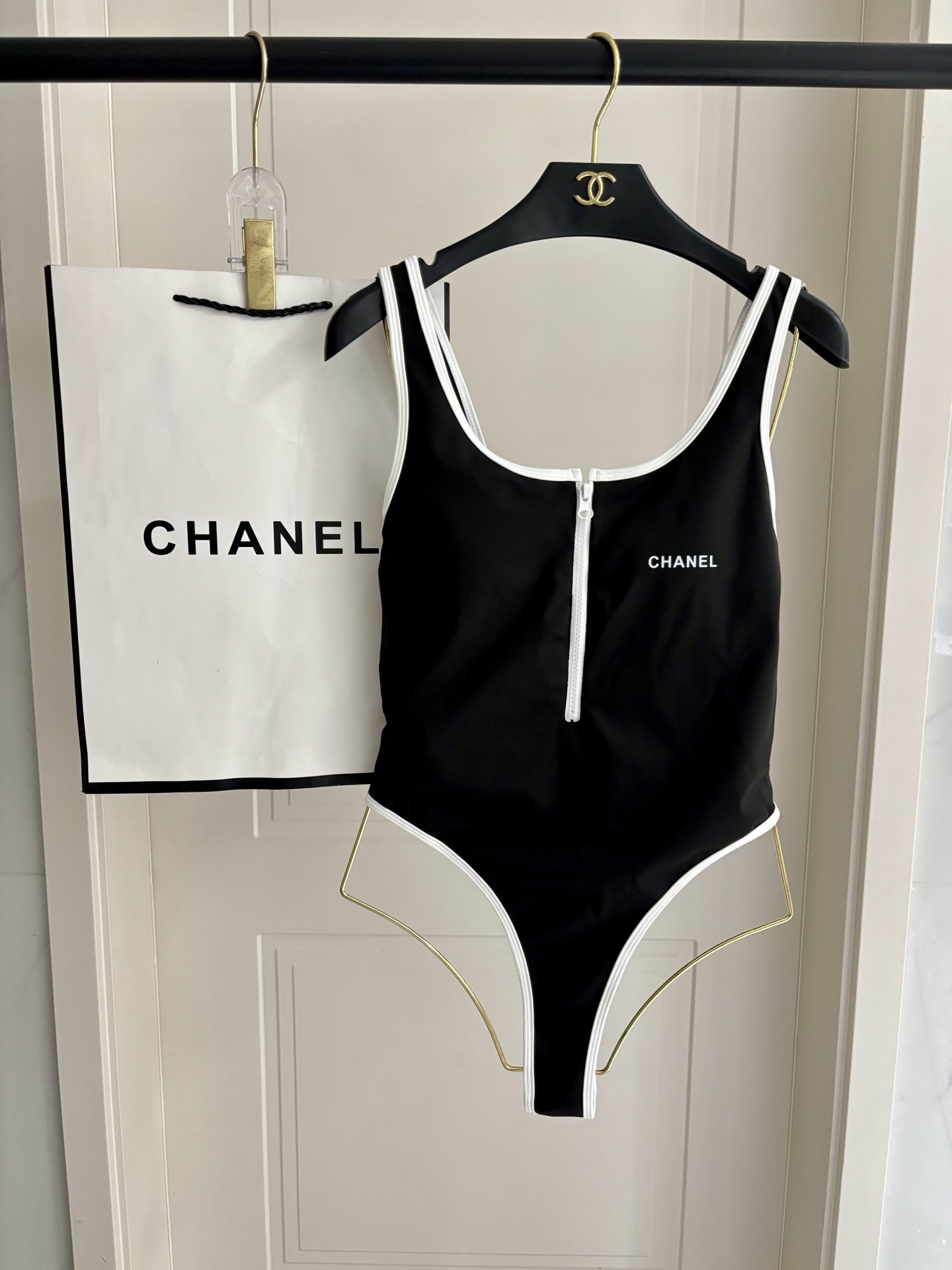 Chanel新款泳衣😍🥰适合多种场景的游泳衣🏊‍♀️海边 游泳池 温泉 水上乐园 漂流都可以😌内搭也完全