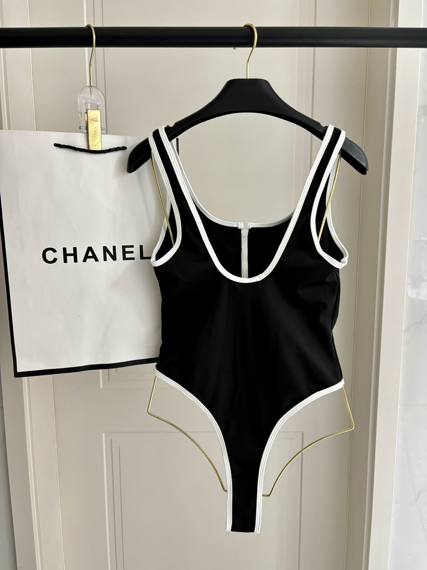 Chanel新款泳衣😍🥰适合多种场景的游泳衣🏊‍♀️海边 游泳池 温泉 水上乐园 漂流都可以😌内搭也完全