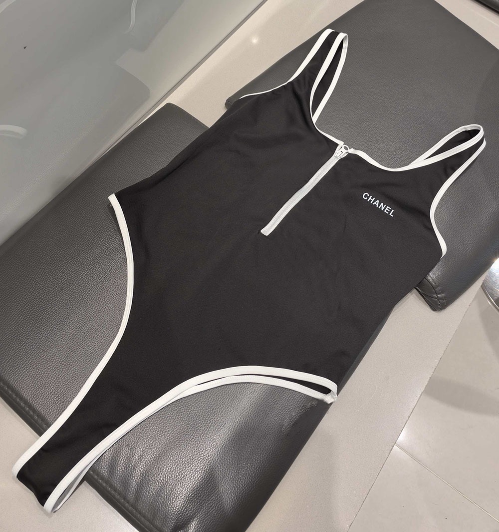 Chanel新款泳衣😍🥰适合多种场景的游泳衣🏊‍♀️海边 游泳池 温泉 水上乐园 漂流都可以😌内搭也完全