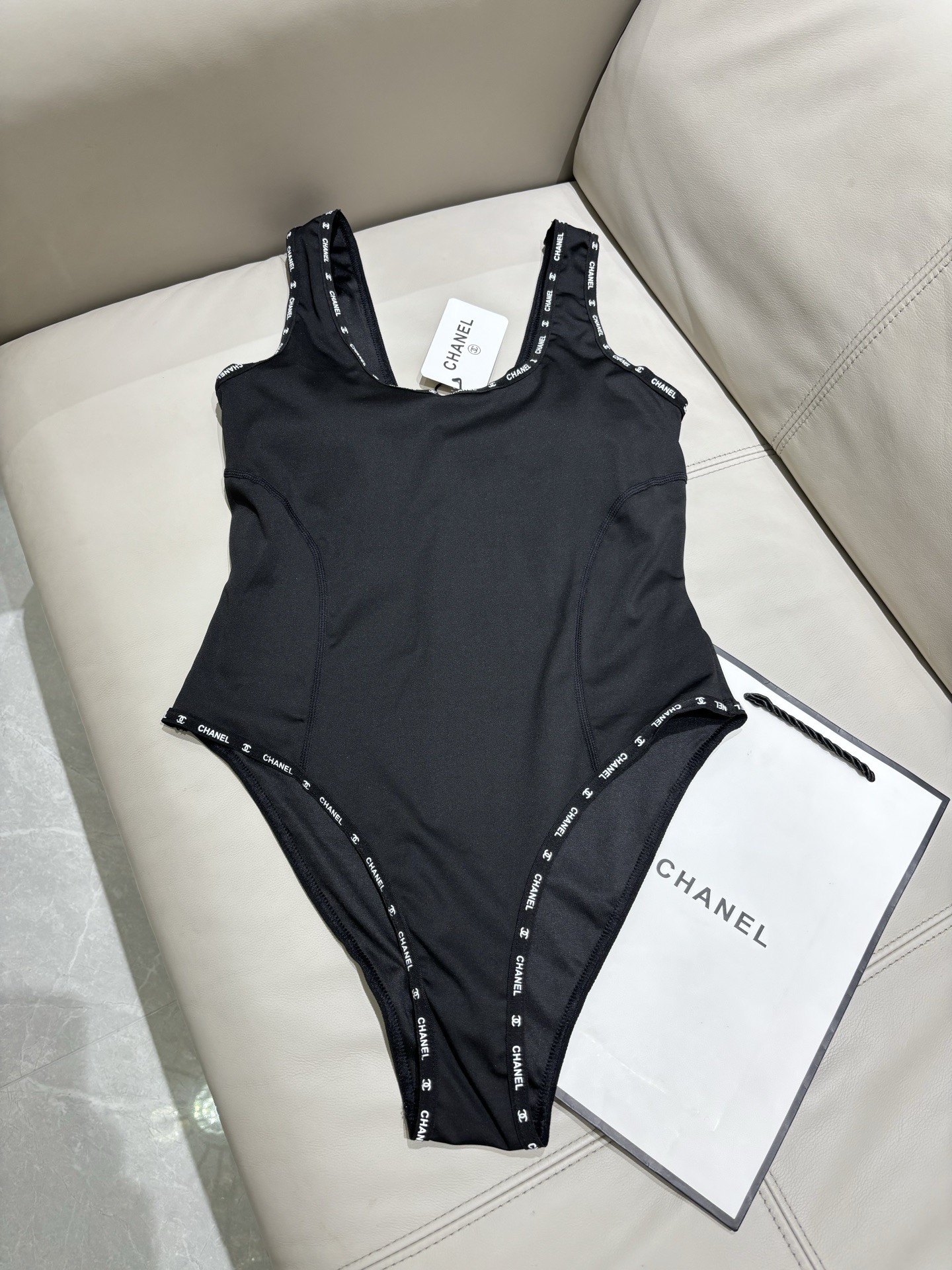 Chanel新款泳衣😍🥰适合多种场景的游泳衣🏊‍♀️海边 游泳池 温泉 水上乐园 漂流都可以😌内搭也完全