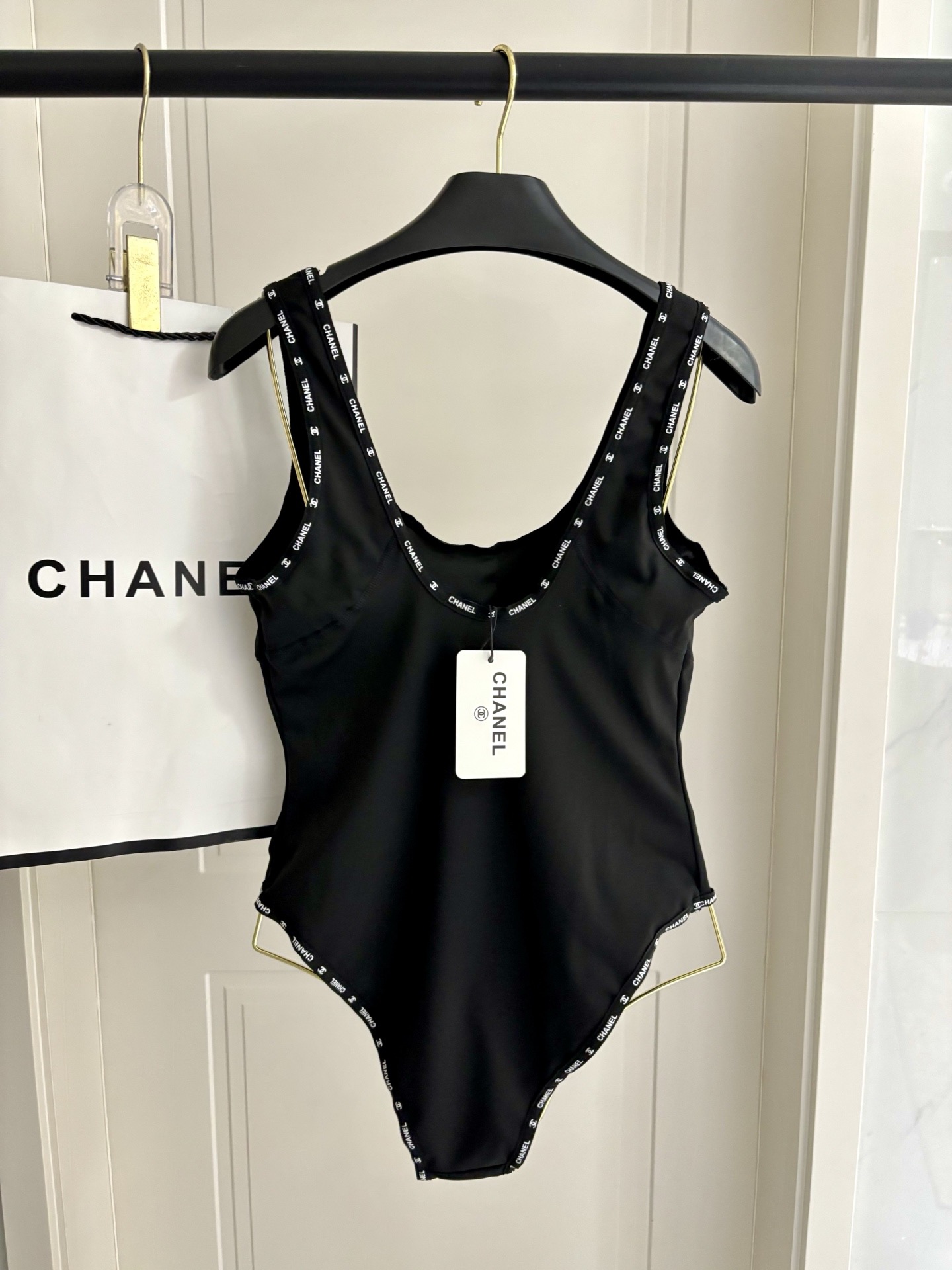 Chanel新款泳衣😍🥰适合多种场景的游泳衣🏊‍♀️海边 游泳池 温泉 水上乐园 漂流都可以😌内搭也完全