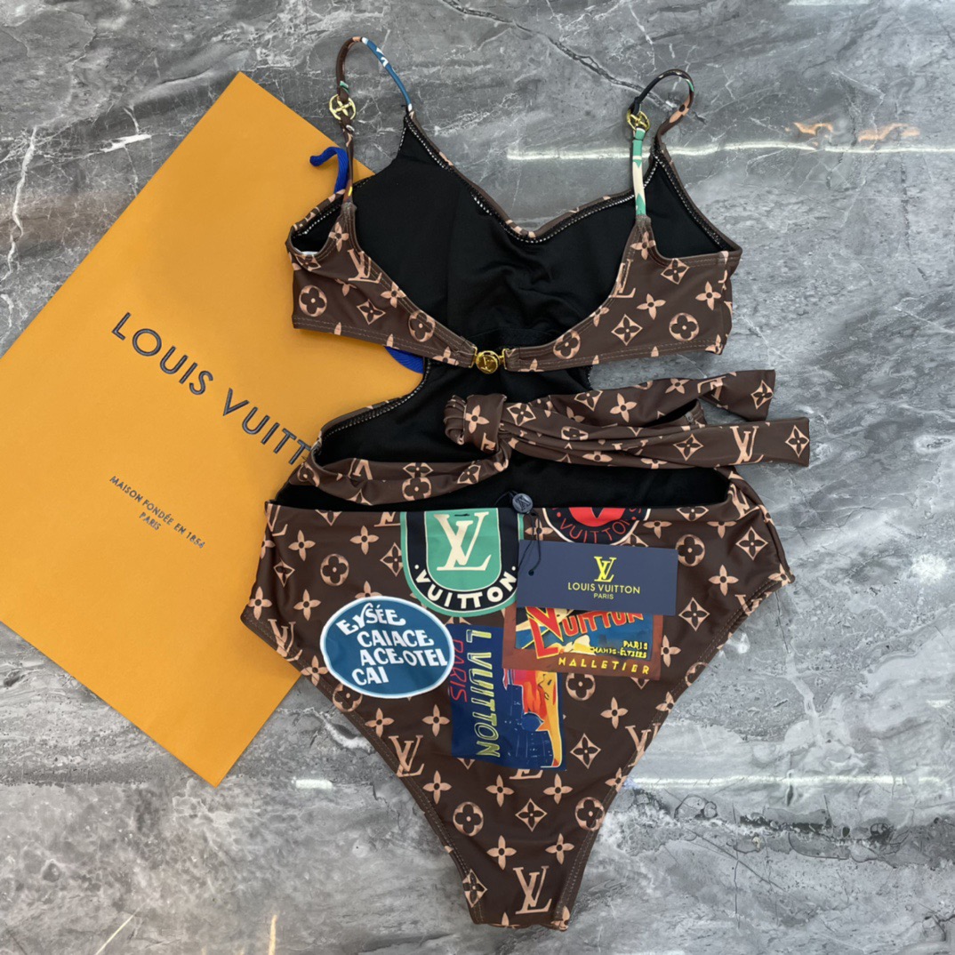 Lv官网新款气质风连体泳衣 😍🥰适合多种场景的游泳衣🏊‍♀️海边 游泳池 温泉 水上乐园 漂流都可以😌内