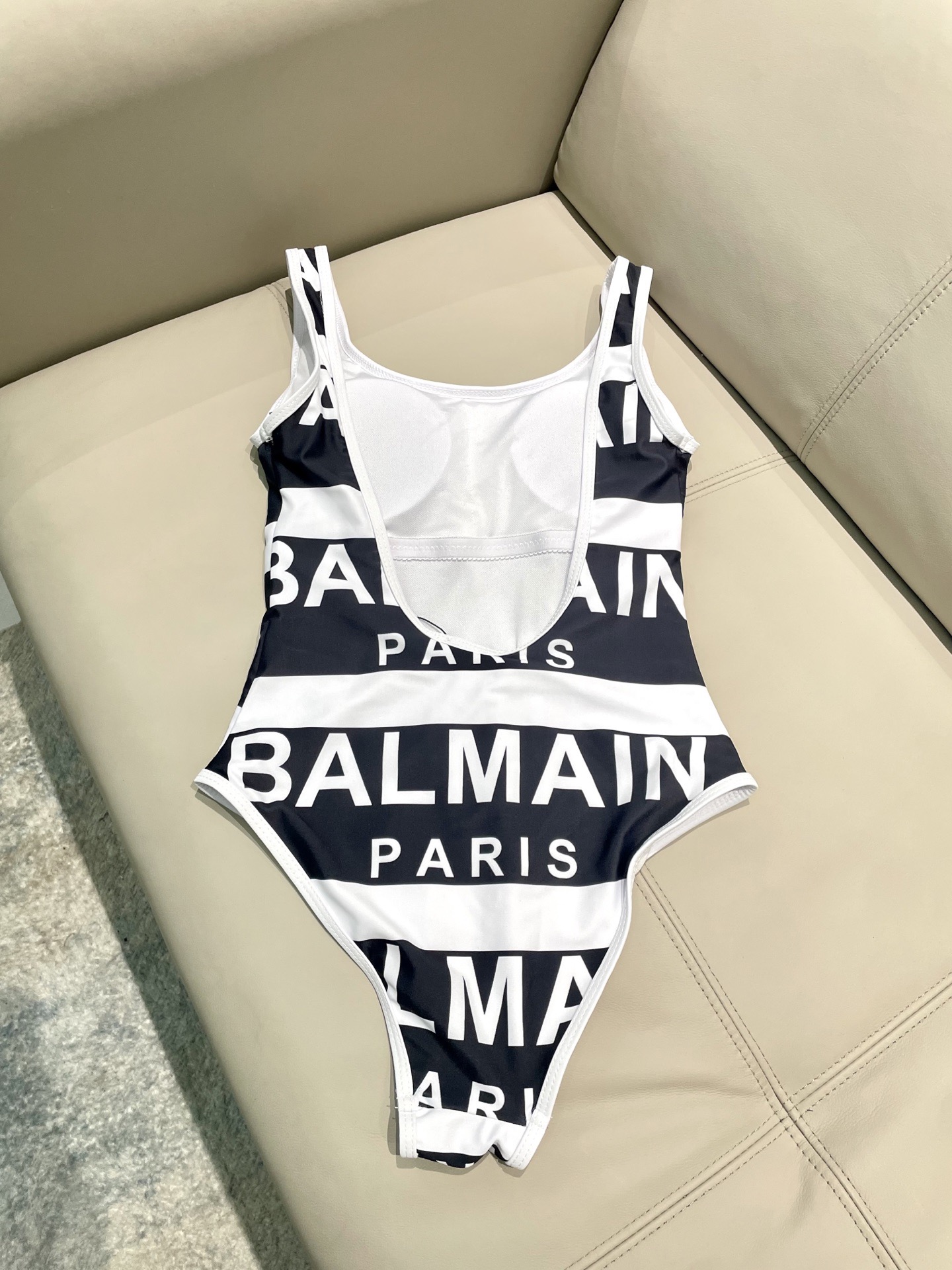 巴尔曼官网新款气质风连体泳衣 😍🥰适合多种场景的游泳衣🏊‍♀️海边 游泳池 温泉 水上乐园 漂流都可以😌