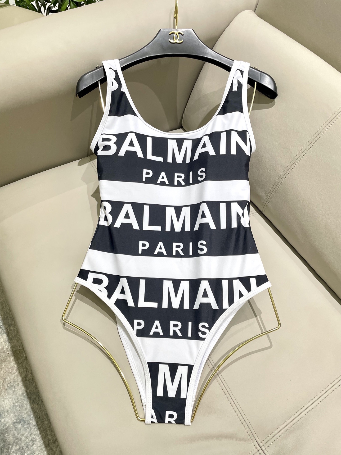 巴尔曼官网新款气质风连体泳衣 😍🥰适合多种场景的游泳衣🏊‍♀️海边 游泳池 温泉 水上乐园 漂流都可以😌