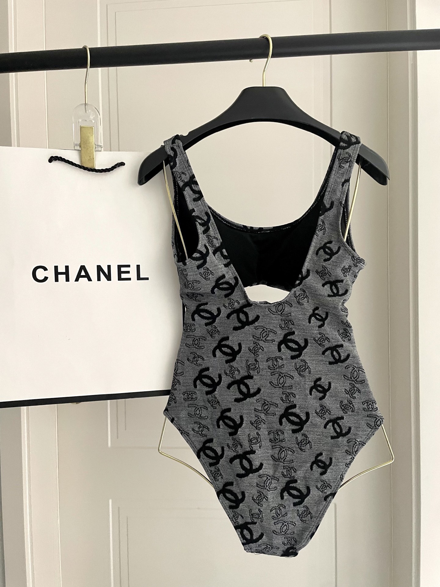 Chanel新款泳衣😍🥰适合多种场景的游泳衣🏊‍♀️海边 游泳池 温泉 水上乐园 漂流都可以😌内搭也完全