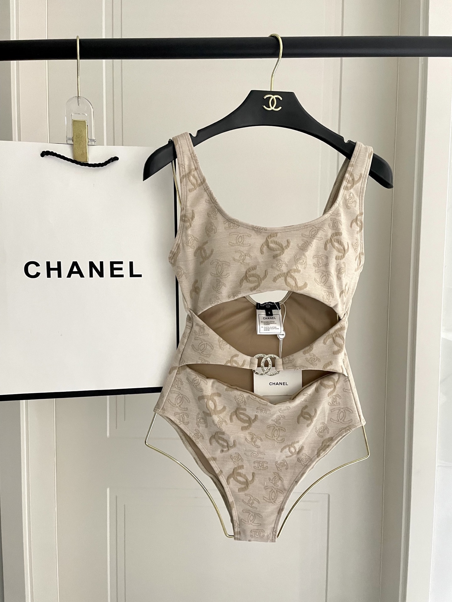 Chanel新款泳衣😍🥰适合多种场景的游泳衣🏊‍♀️海边 游泳池 温泉 水上乐园 漂流都可以😌内搭也完全