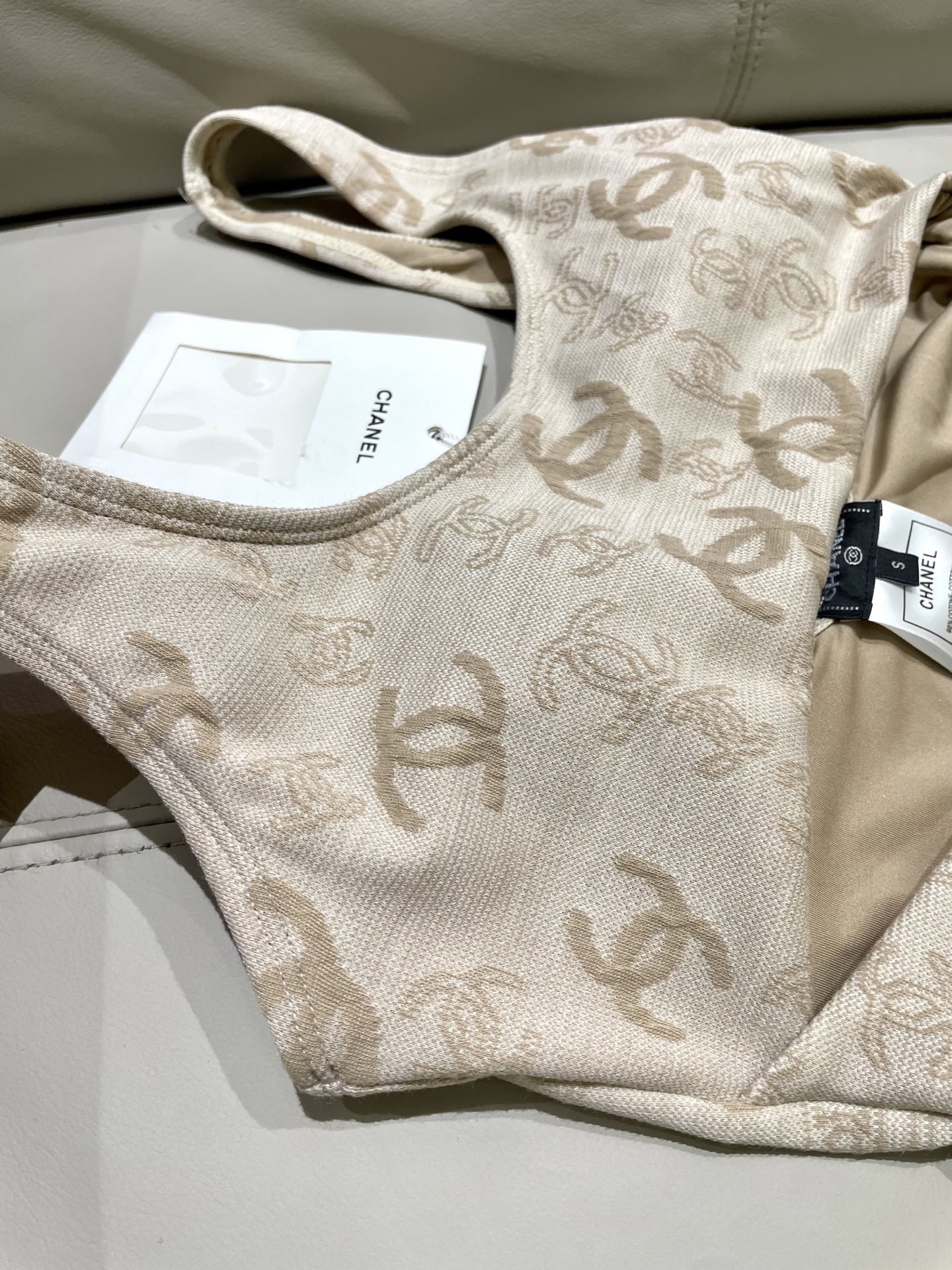 Chanel新款泳衣😍🥰适合多种场景的游泳衣🏊‍♀️海边 游泳池 温泉 水上乐园 漂流都可以😌内搭也完全