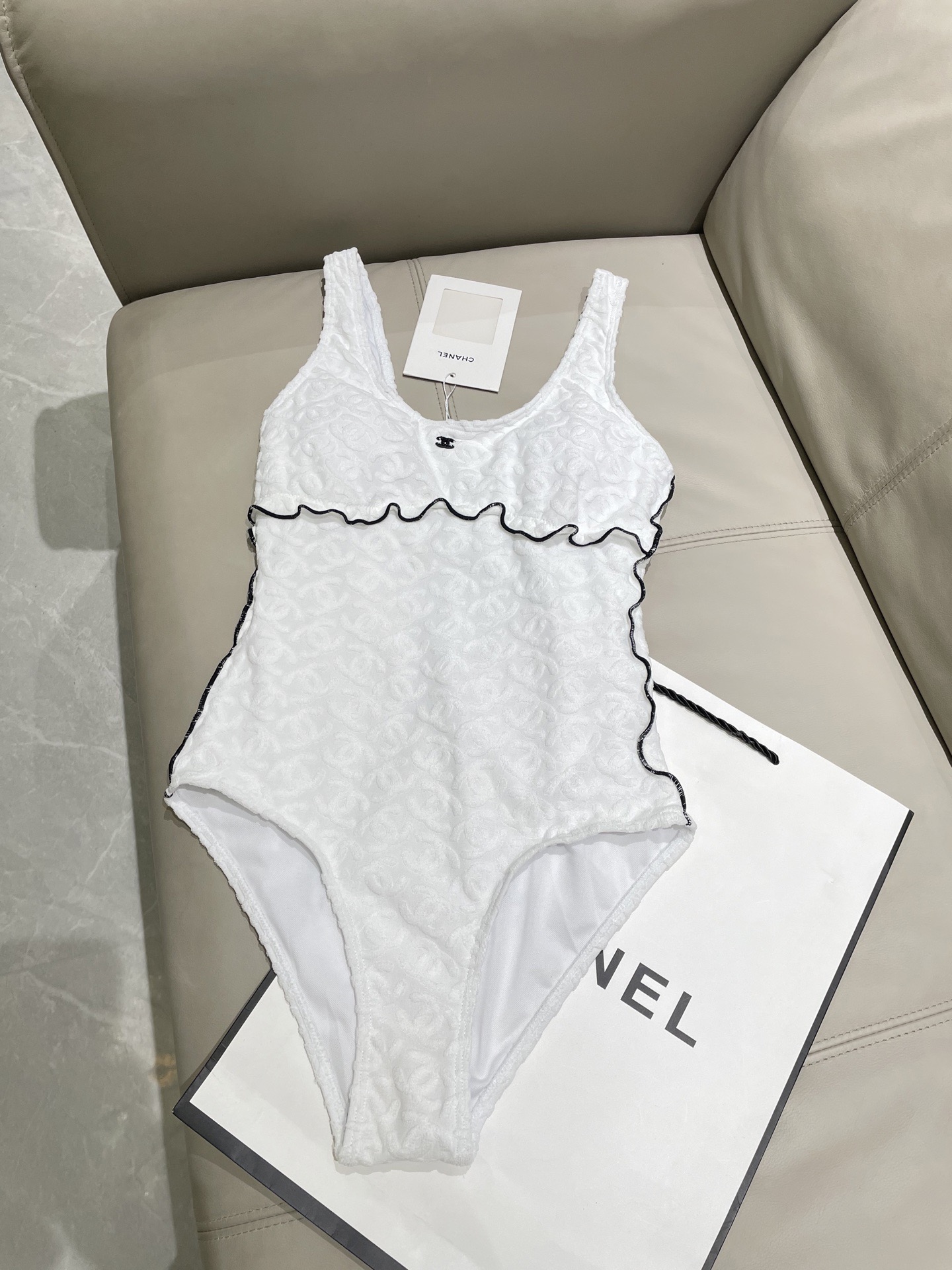 Chanel新款泳衣😍🥰适合多种场景的游泳衣🏊‍♀️海边 游泳池 温泉 水上乐园 漂流都可以😌内搭也完全