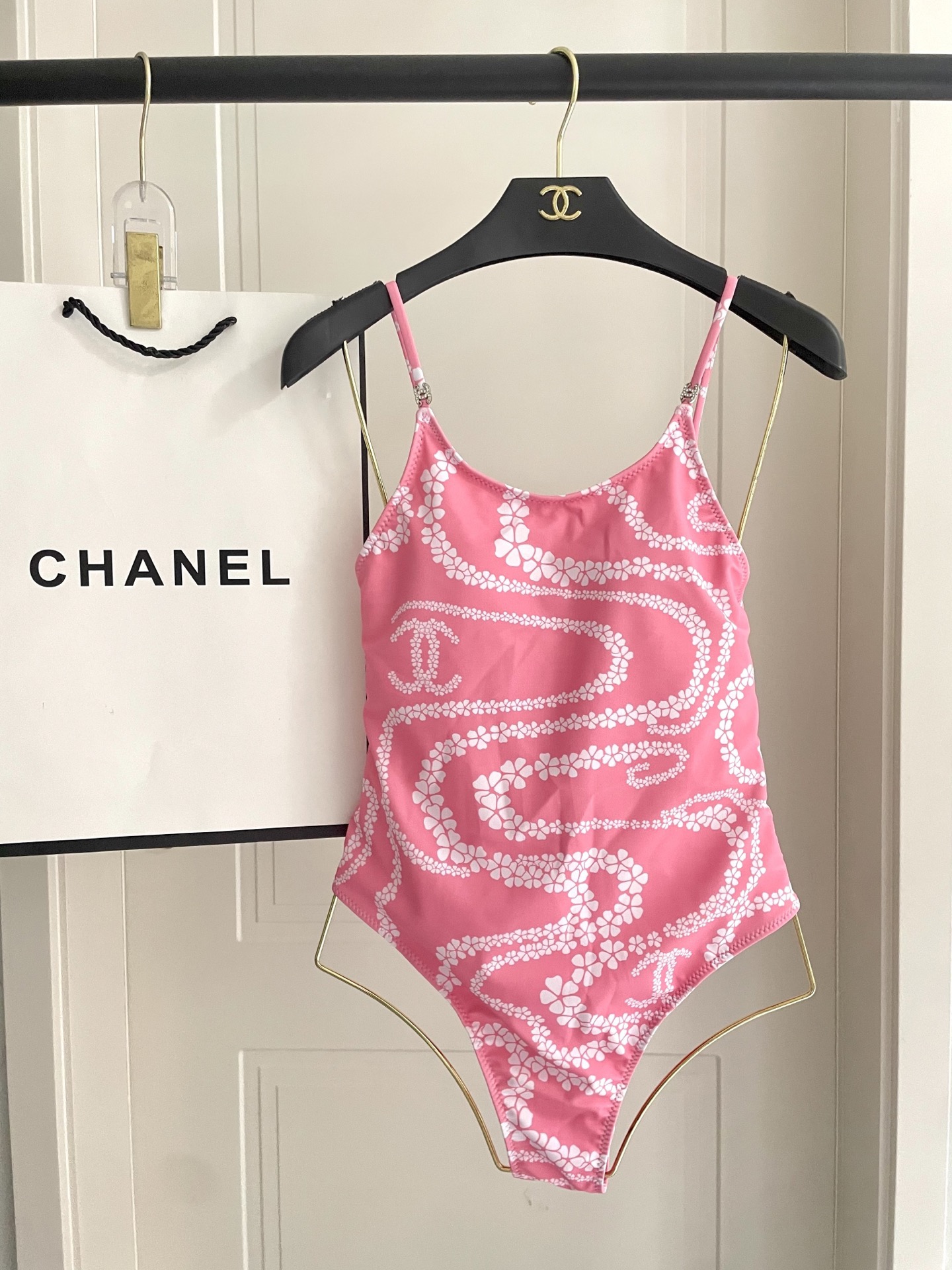 Chanel新款泳衣😍🥰适合多种场景的游泳衣🏊‍♀️海边 游泳池 温泉 水上乐园 漂流都可以😌内搭也完全