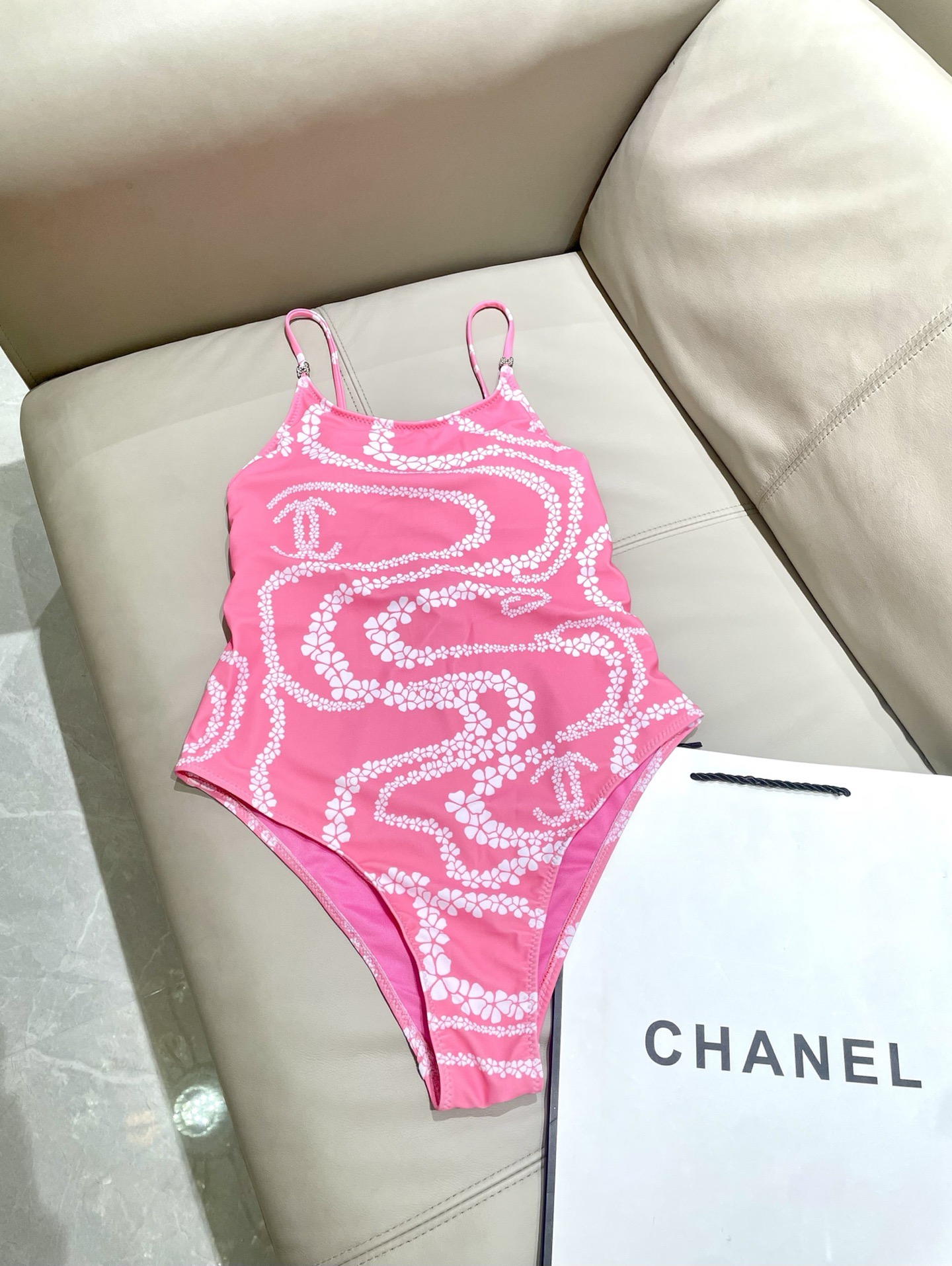 Chanel新款泳衣😍🥰适合多种场景的游泳衣🏊‍♀️海边 游泳池 温泉 水上乐园 漂流都可以😌内搭也完全