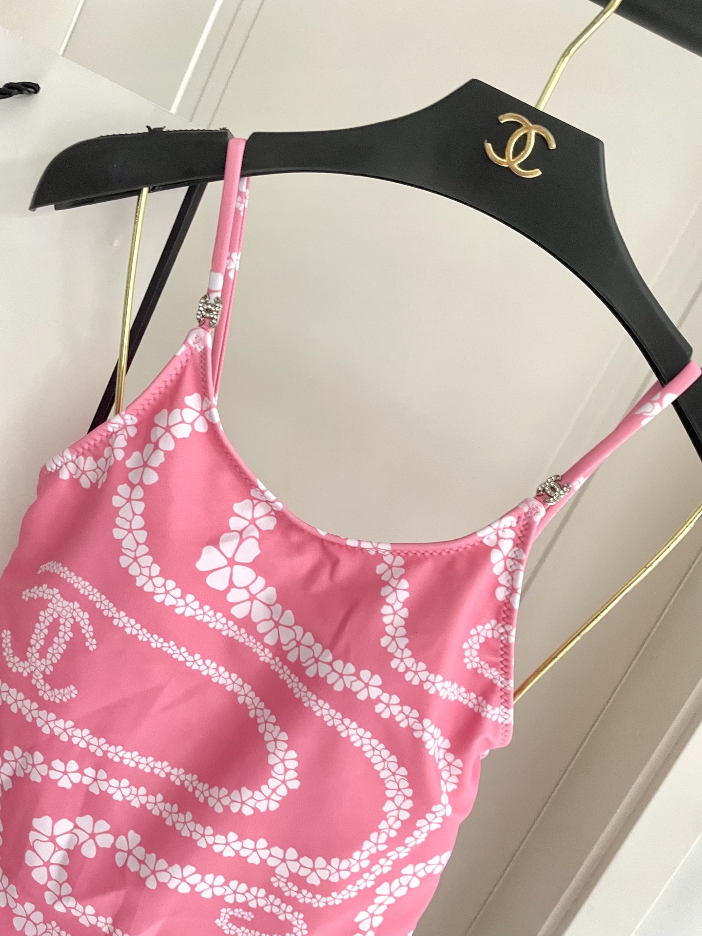 Chanel新款泳衣😍🥰适合多种场景的游泳衣🏊‍♀️海边 游泳池 温泉 水上乐园 漂流都可以😌内搭也完全