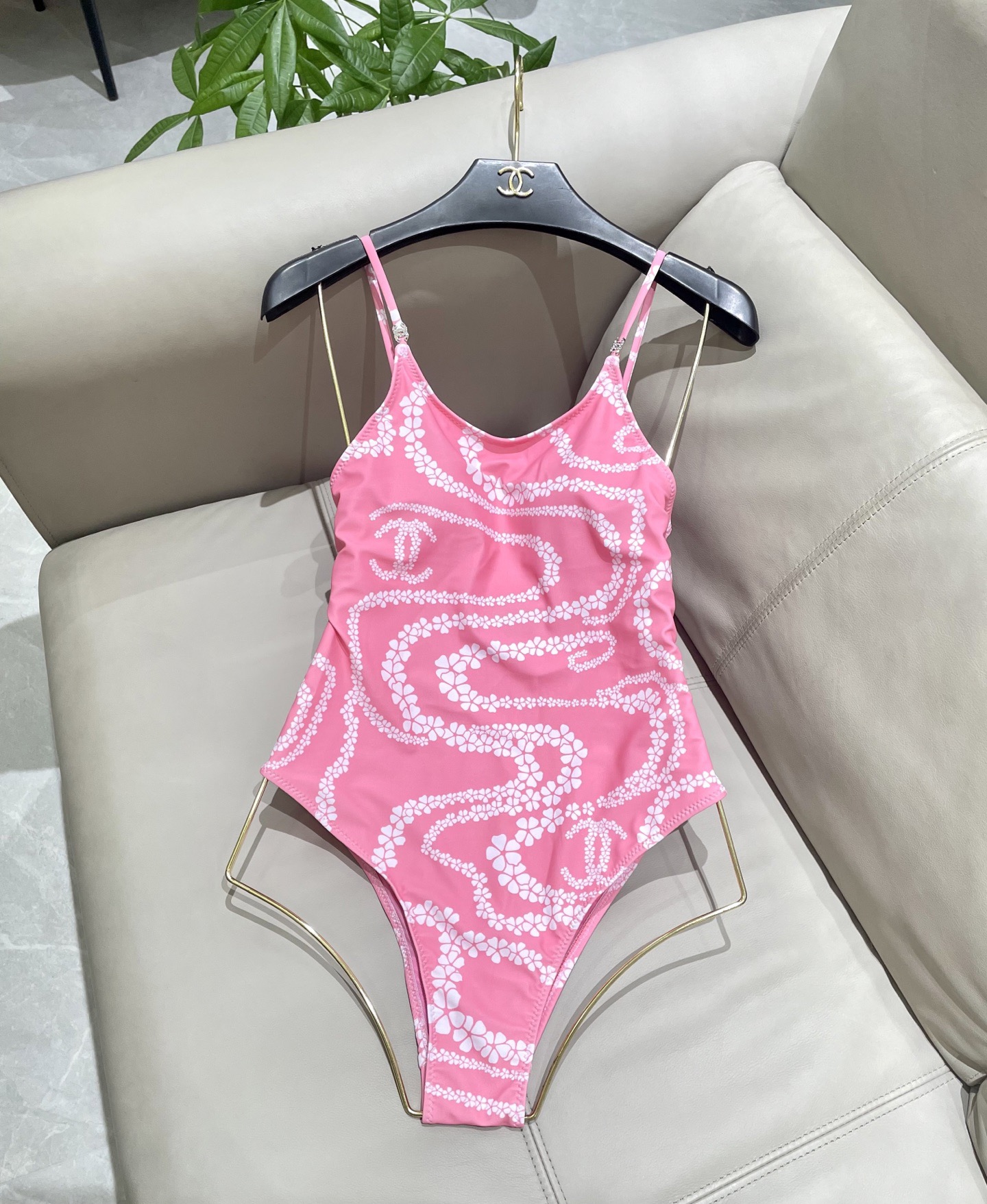 Chanel新款泳衣😍🥰适合多种场景的游泳衣🏊‍♀️海边 游泳池 温泉 水上乐园 漂流都可以😌内搭也完全