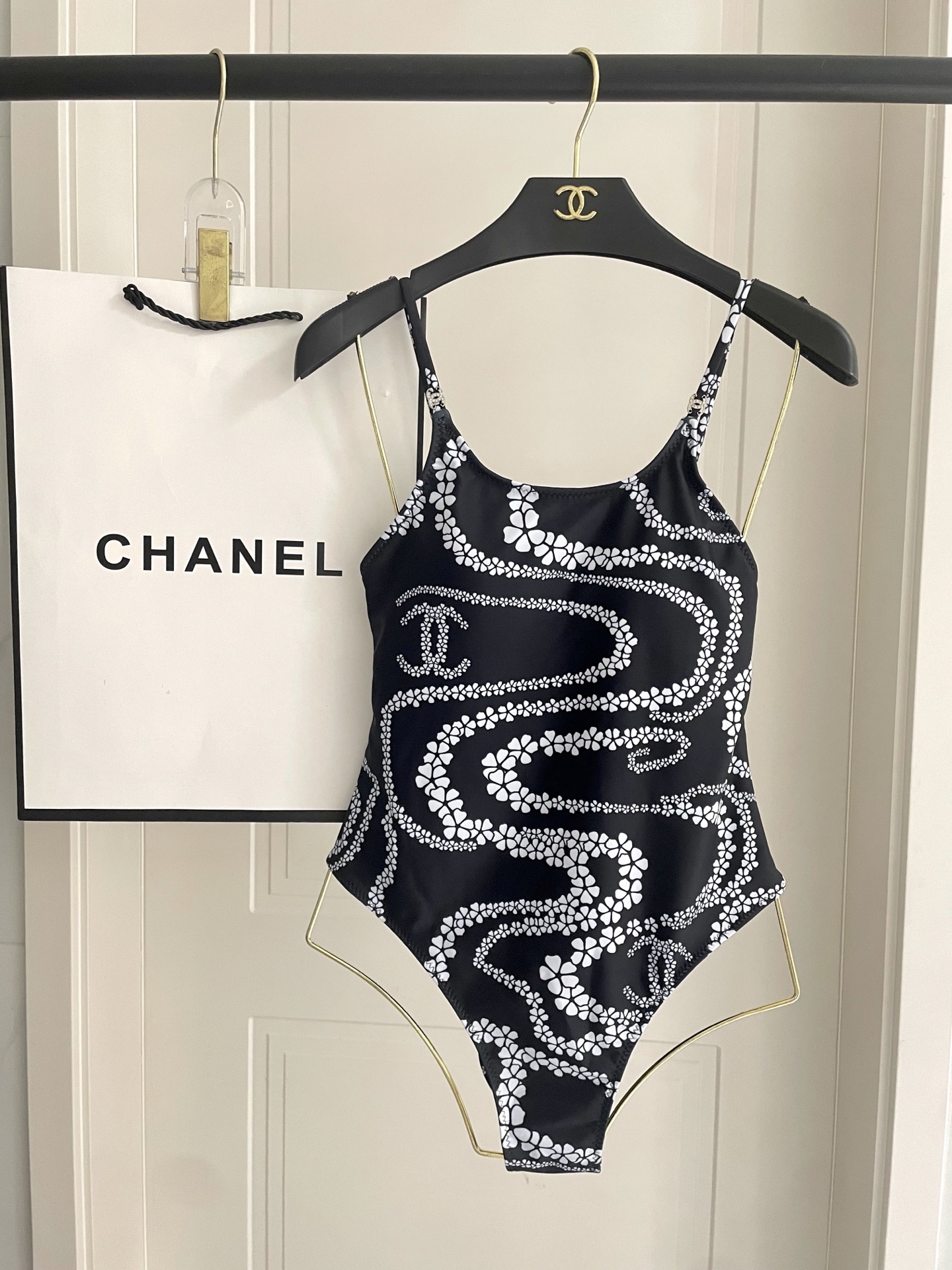 Chanel新款泳衣😍🥰适合多种场景的游泳衣🏊‍♀️海边 游泳池 温泉 水上乐园 漂流都可以😌内搭也完全