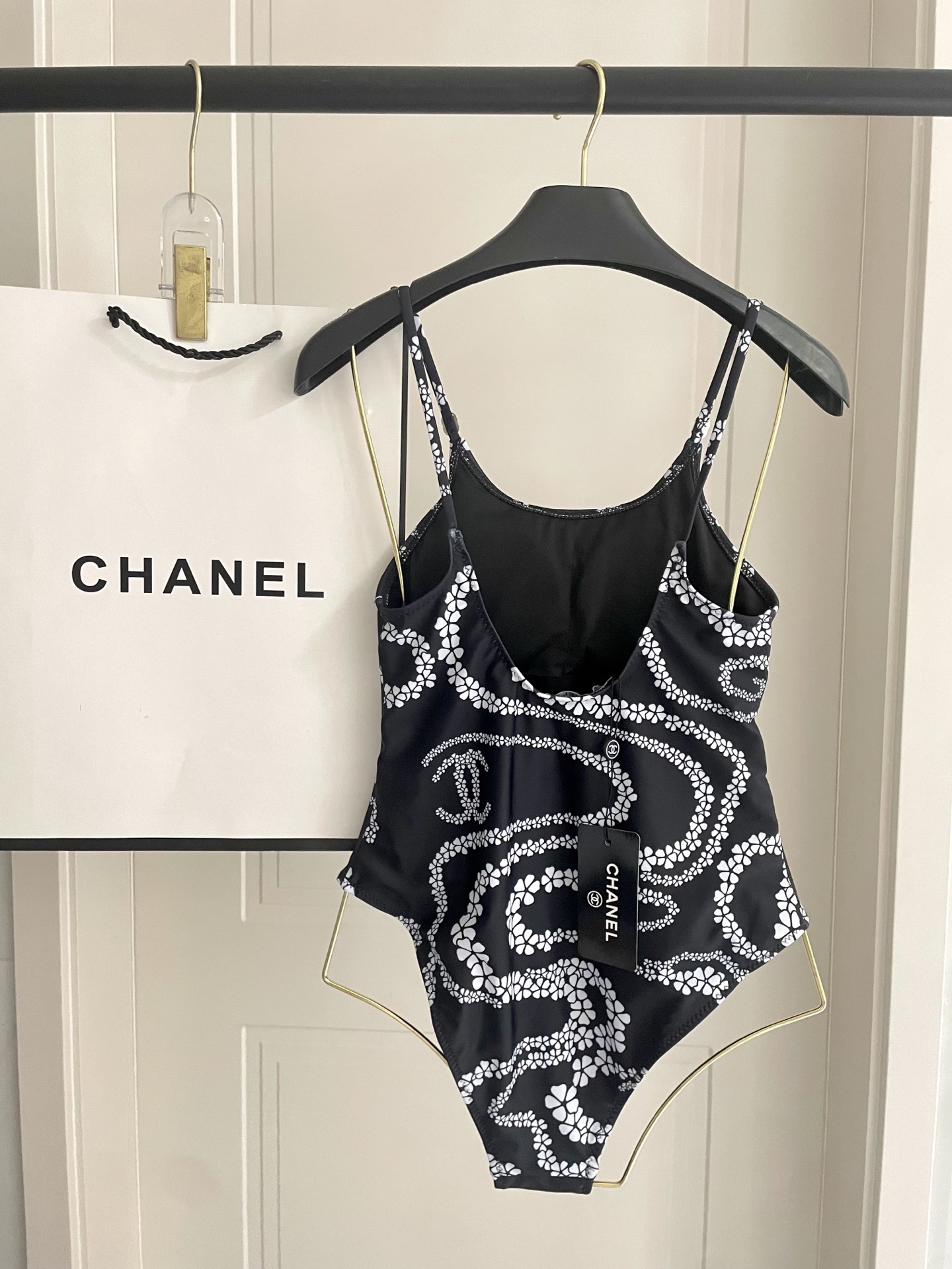 Chanel新款泳衣😍🥰适合多种场景的游泳衣🏊‍♀️海边 游泳池 温泉 水上乐园 漂流都可以😌内搭也完全