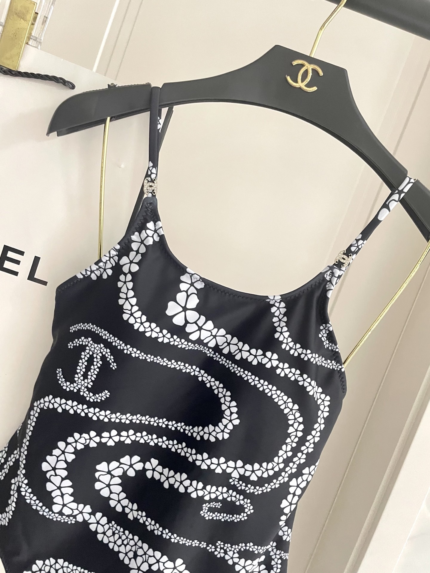 Chanel新款泳衣😍🥰适合多种场景的游泳衣🏊‍♀️海边 游泳池 温泉 水上乐园 漂流都可以😌内搭也完全