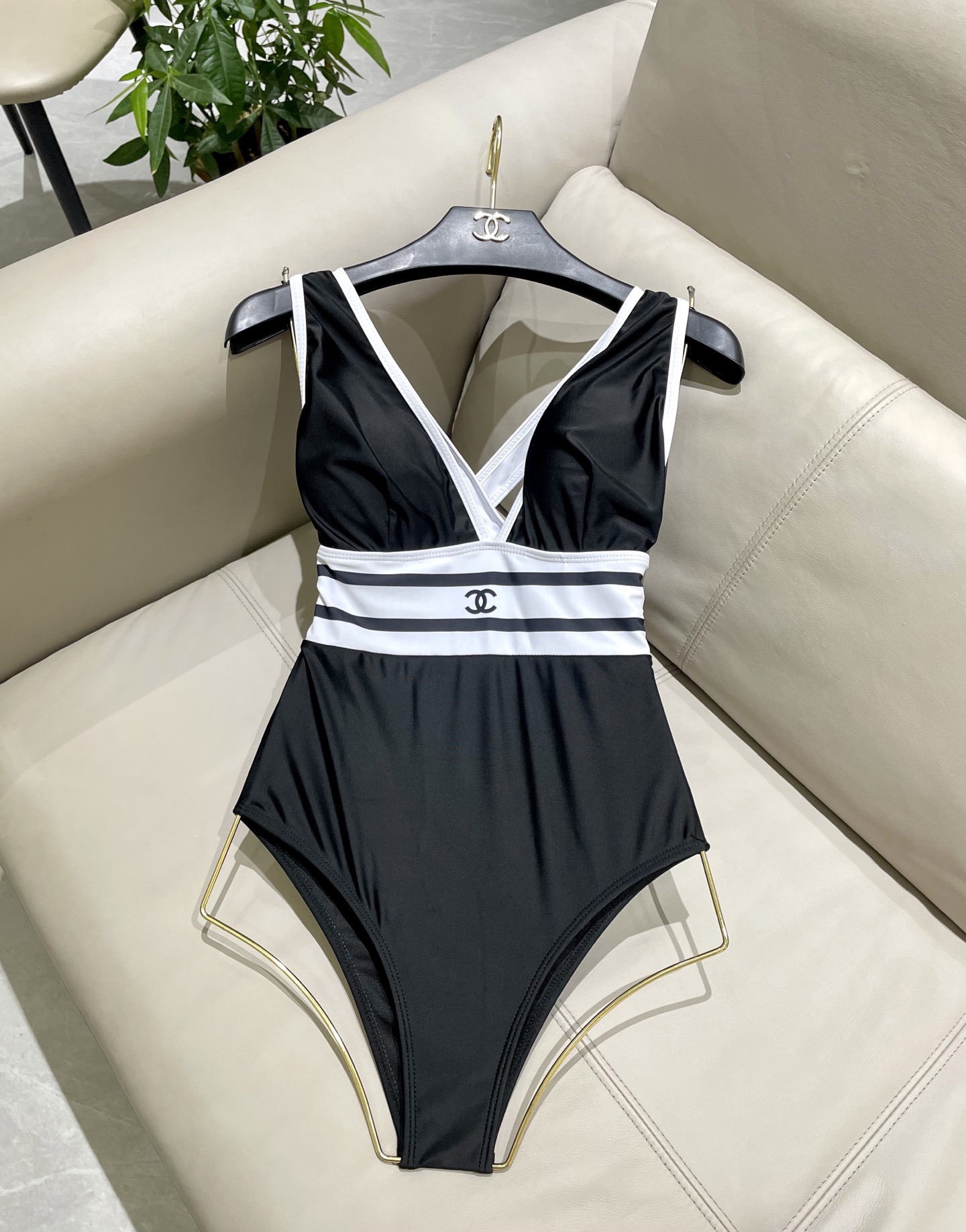 Chanel新款泳衣😍🥰适合多种场景的游泳衣🏊‍♀️海边 游泳池 温泉 水上乐园 漂流都可以😌内搭也完全