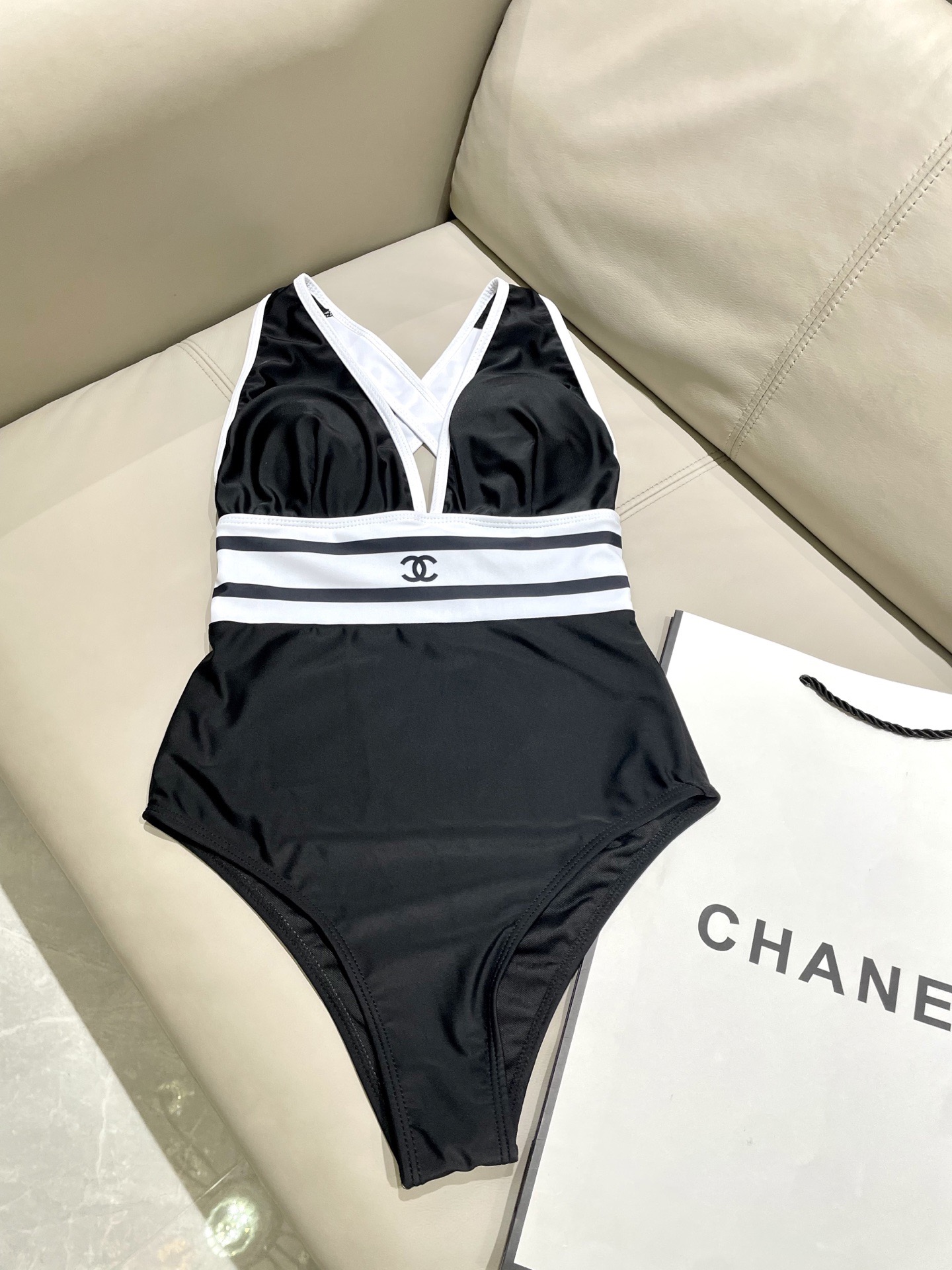 Chanel新款泳衣😍🥰适合多种场景的游泳衣🏊‍♀️海边 游泳池 温泉 水上乐园 漂流都可以😌内搭也完全