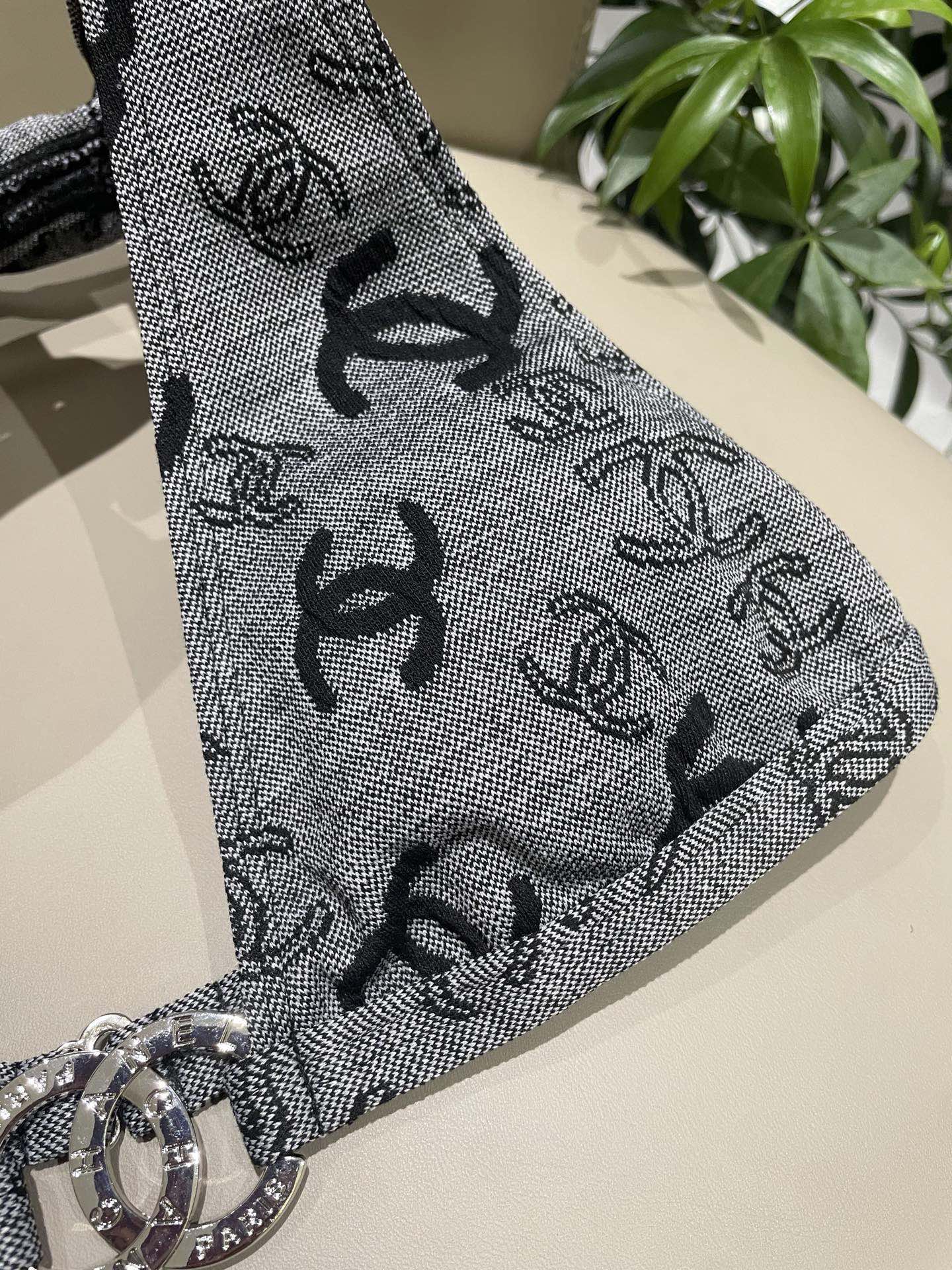 Chanel新款泳衣😍🥰适合多种场景的游泳衣🏊‍♀️海边 游泳池 温泉 水上乐园 漂流都可以😌内搭也完全