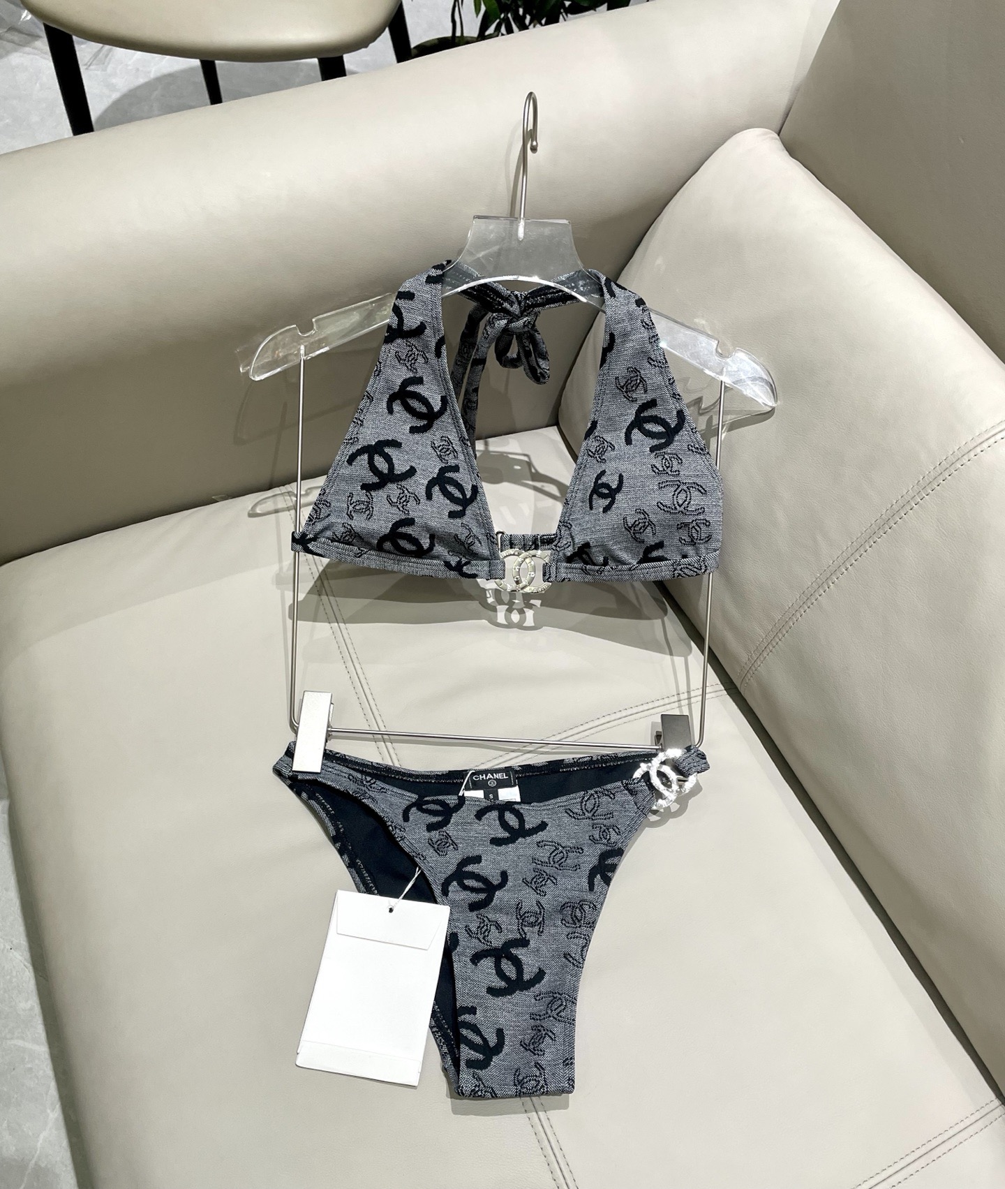 Chanel新款泳衣😍🥰适合多种场景的游泳衣🏊‍♀️海边 游泳池 温泉 水上乐园 漂流都可以😌内搭也完全