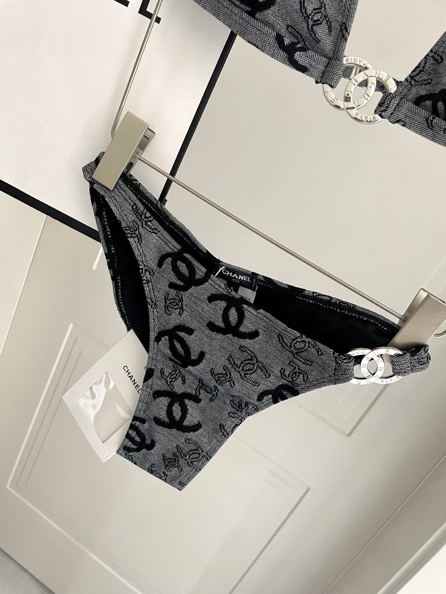 Chanel新款泳衣😍🥰适合多种场景的游泳衣🏊‍♀️海边 游泳池 温泉 水上乐园 漂流都可以😌内搭也完全