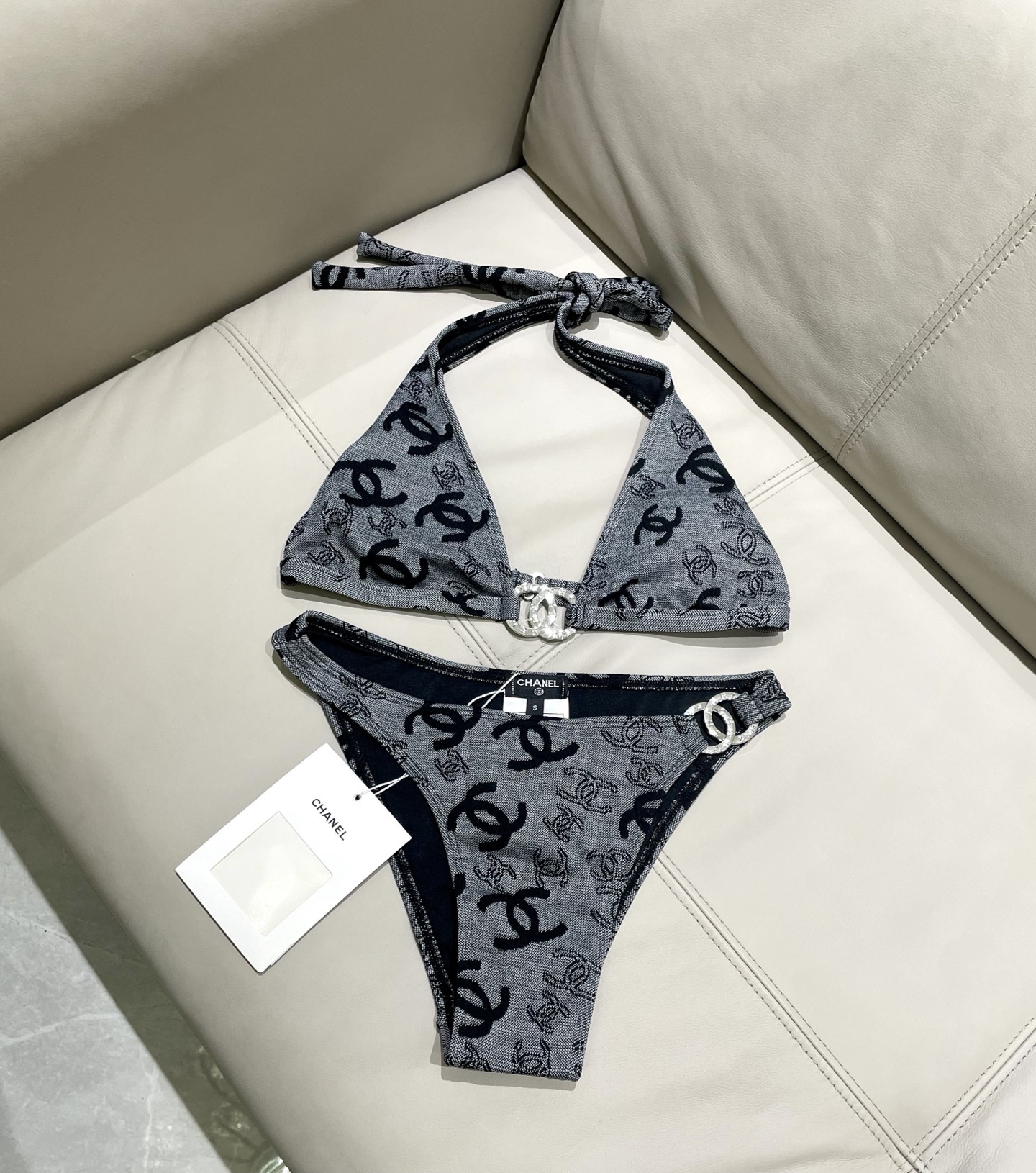 Chanel新款泳衣😍🥰适合多种场景的游泳衣🏊‍♀️海边 游泳池 温泉 水上乐园 漂流都可以😌内搭也完全