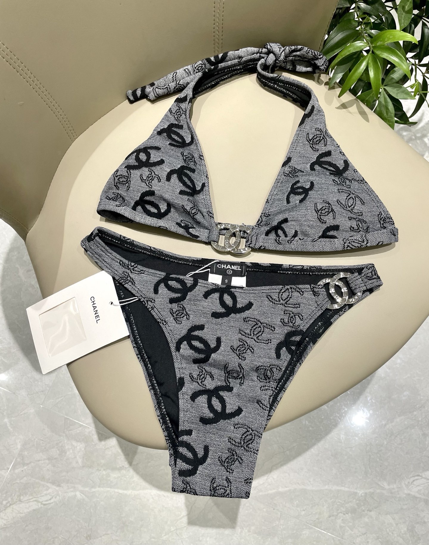 Chanel新款泳衣😍🥰适合多种场景的游泳衣🏊‍♀️海边 游泳池 温泉 水上乐园 漂流都可以😌内搭也完全