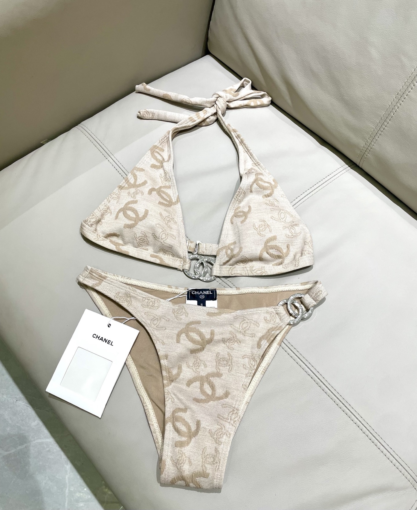 Chanel新款泳衣😍🥰适合多种场景的游泳衣🏊‍♀️海边 游泳池 温泉 水上乐园 漂流都可以😌内搭也完全