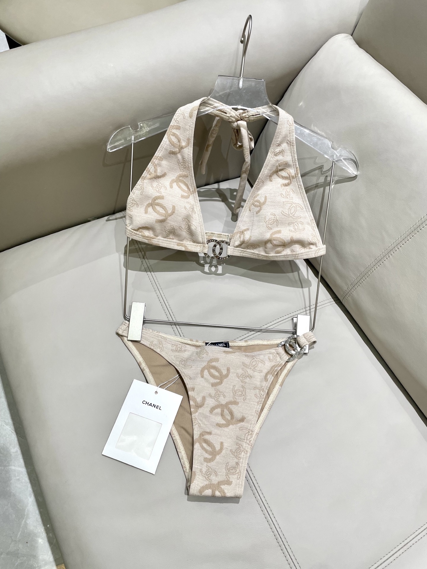 Chanel新款泳衣😍🥰适合多种场景的游泳衣🏊‍♀️海边 游泳池 温泉 水上乐园 漂流都可以😌内搭也完全
