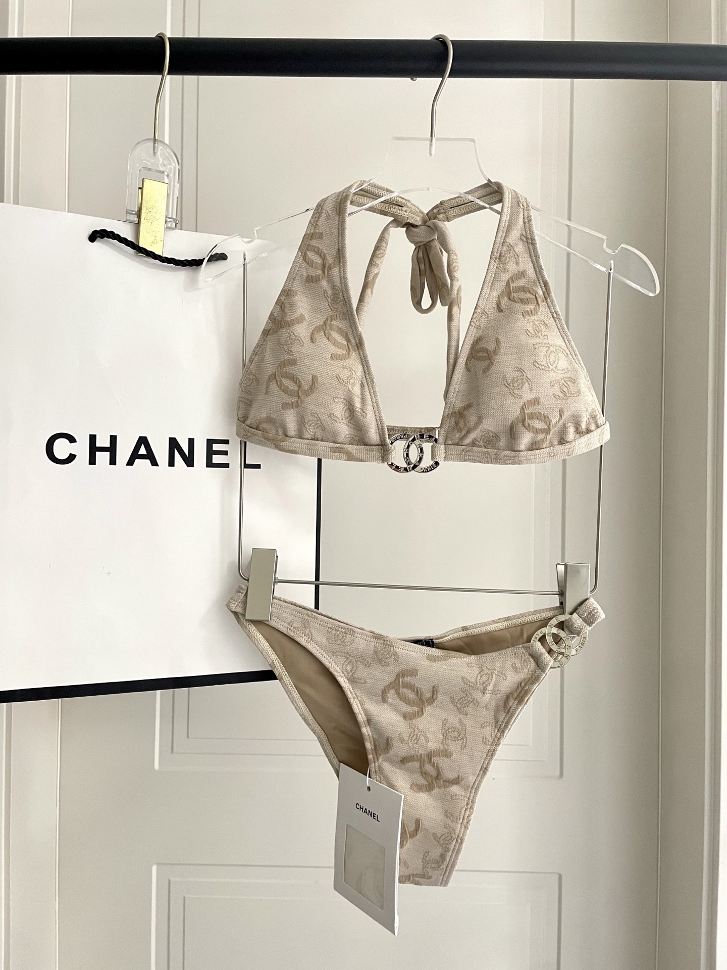 Chanel新款泳衣😍🥰适合多种场景的游泳衣🏊‍♀️海边 游泳池 温泉 水上乐园 漂流都可以😌内搭也完全