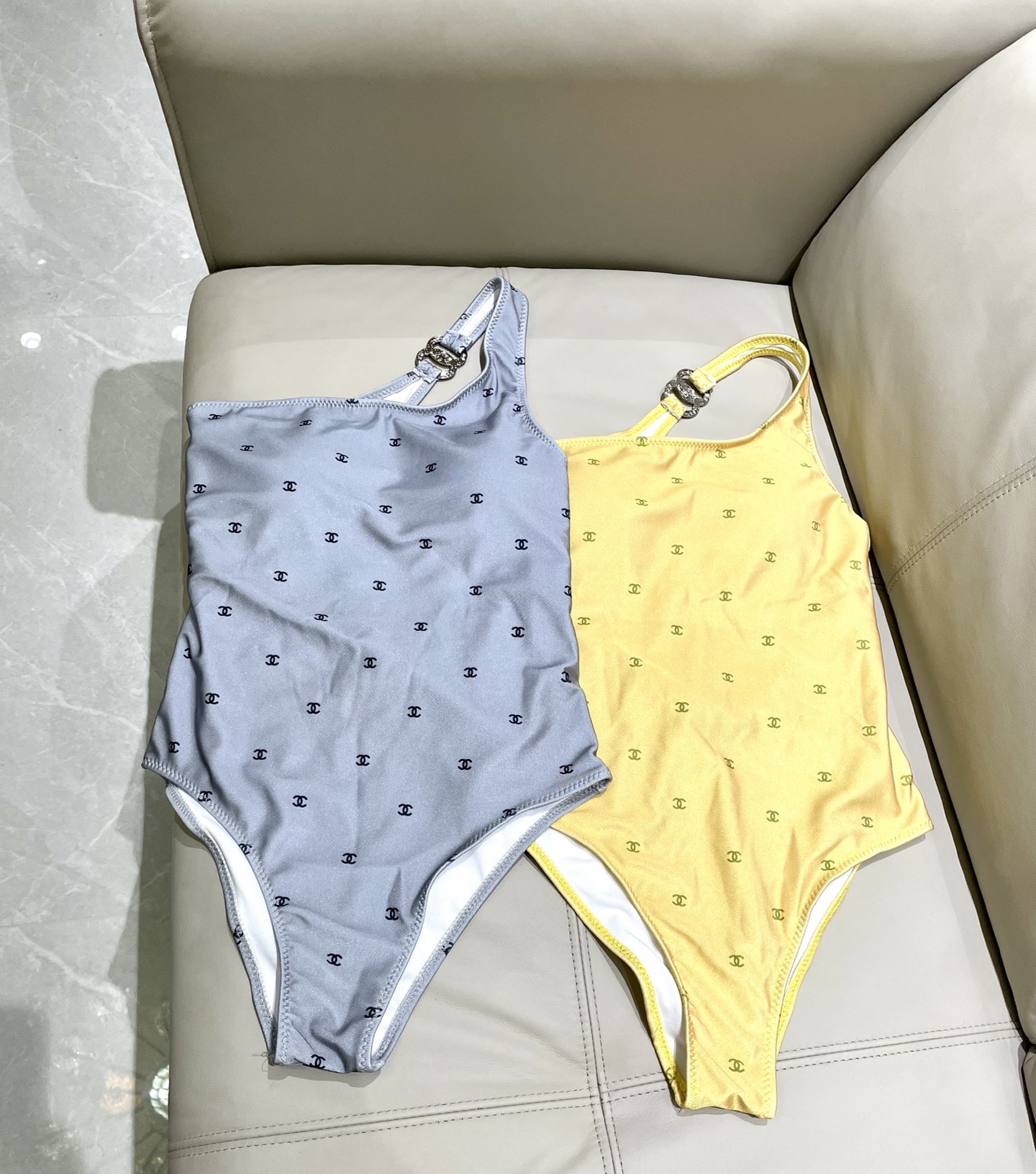 Chanel新款泳衣😍🥰适合多种场景的游泳衣🏊‍♀️海边 游泳池 温泉 水上乐园 漂流都可以😌内搭也完全