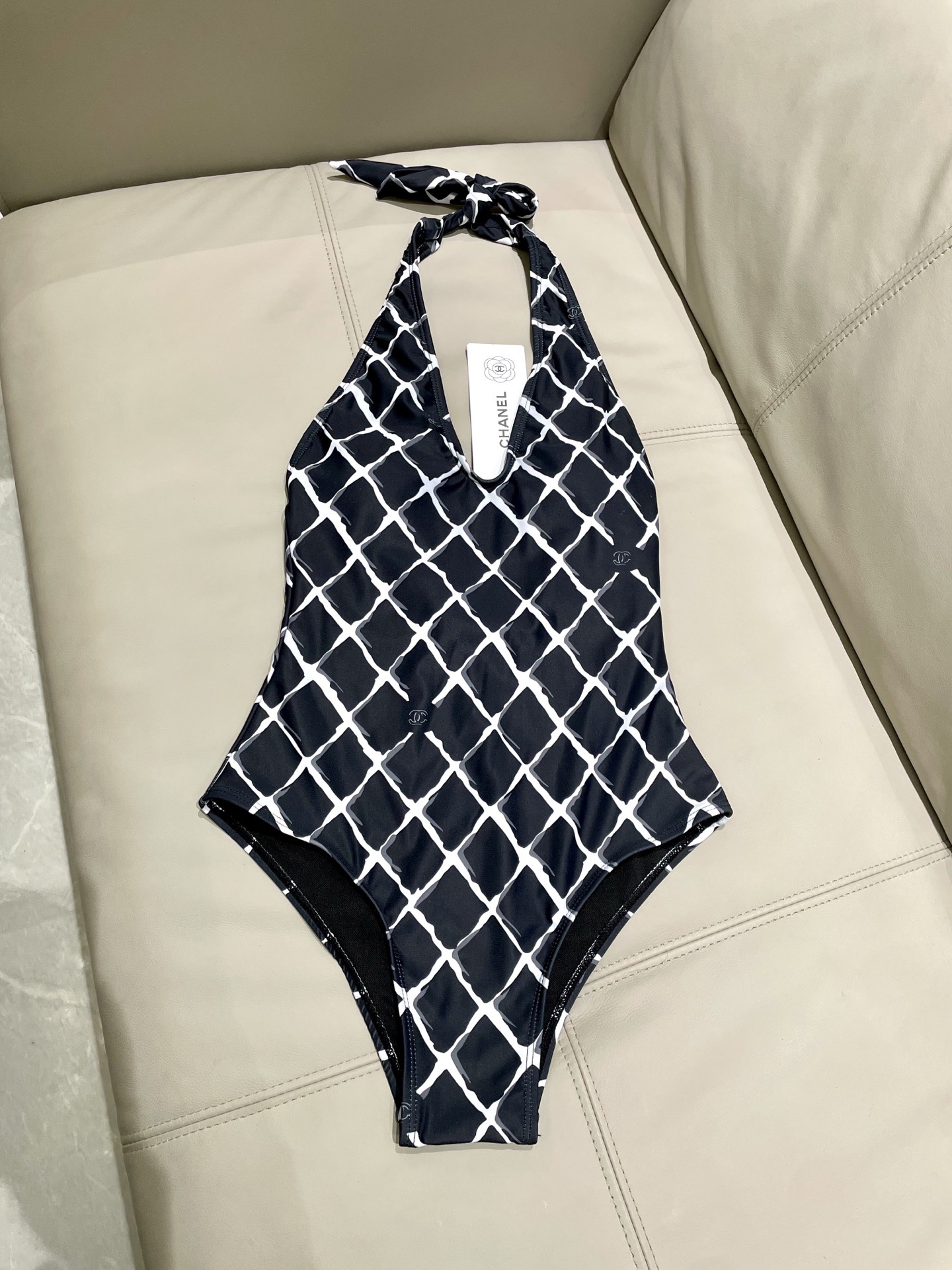 Chanel新款泳衣😍🥰适合多种场景的游泳衣🏊‍♀️海边 游泳池 温泉 水上乐园 漂流都可以😌内搭也完全