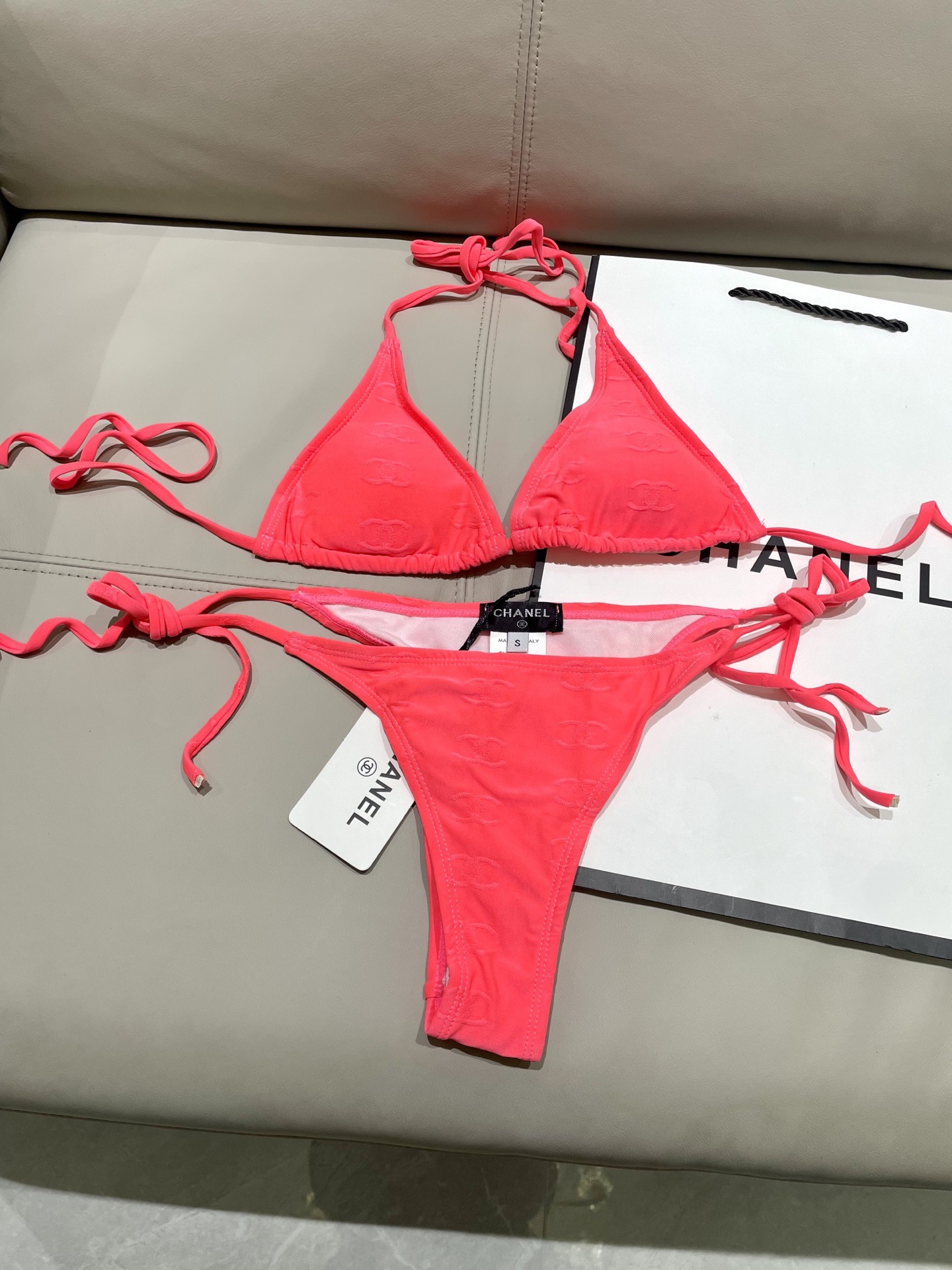Chanel新款比基尼泳衣😍🥰适合多种场景的游泳衣🏊‍♀️海边 游泳池 温泉 水上乐园 漂流都可以😌内搭