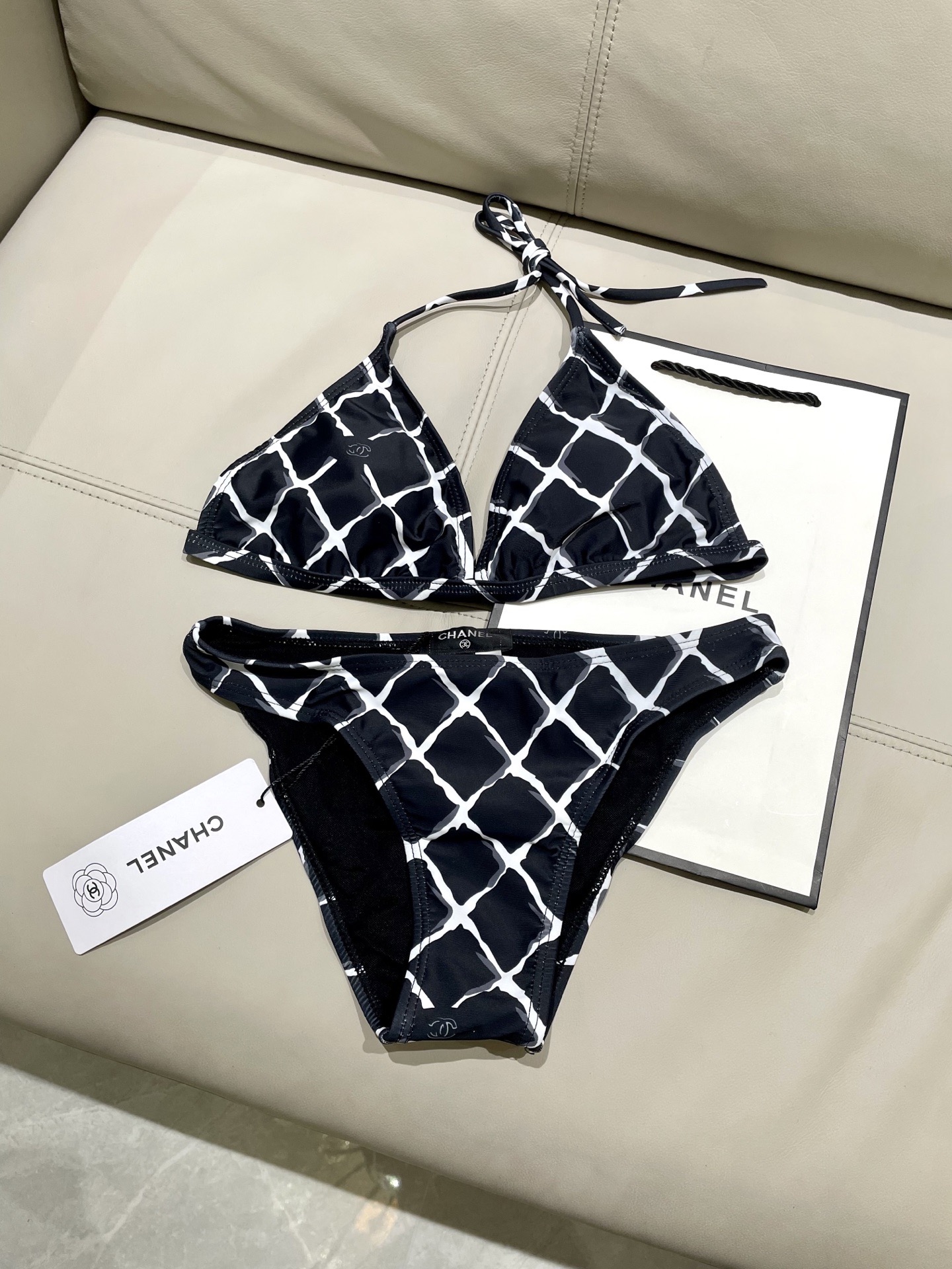 Chanel新款比基尼泳衣😍🥰适合多种场景的游泳衣🏊‍♀️海边 游泳池 温泉 水上乐园 漂流都可以😌内搭
