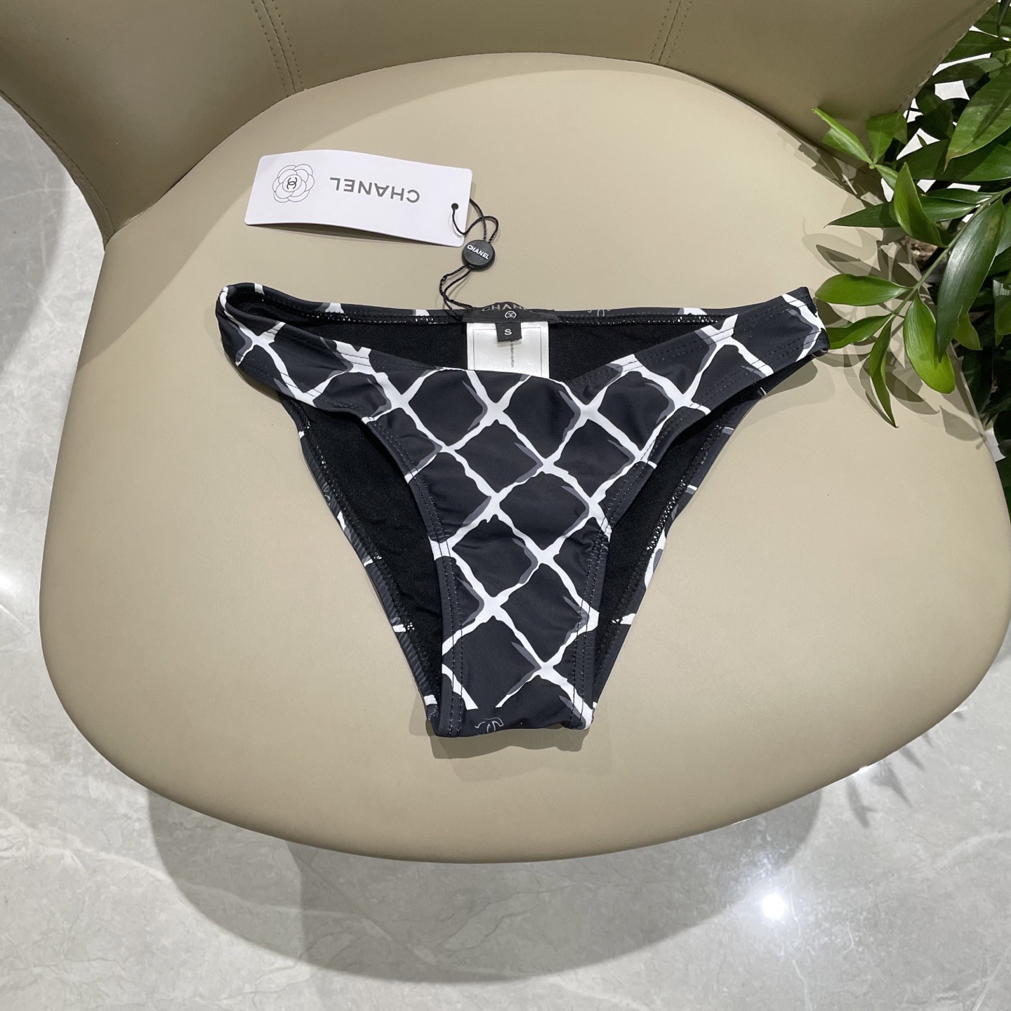 Chanel新款比基尼泳衣😍🥰适合多种场景的游泳衣🏊‍♀️海边 游泳池 温泉 水上乐园 漂流都可以😌内搭