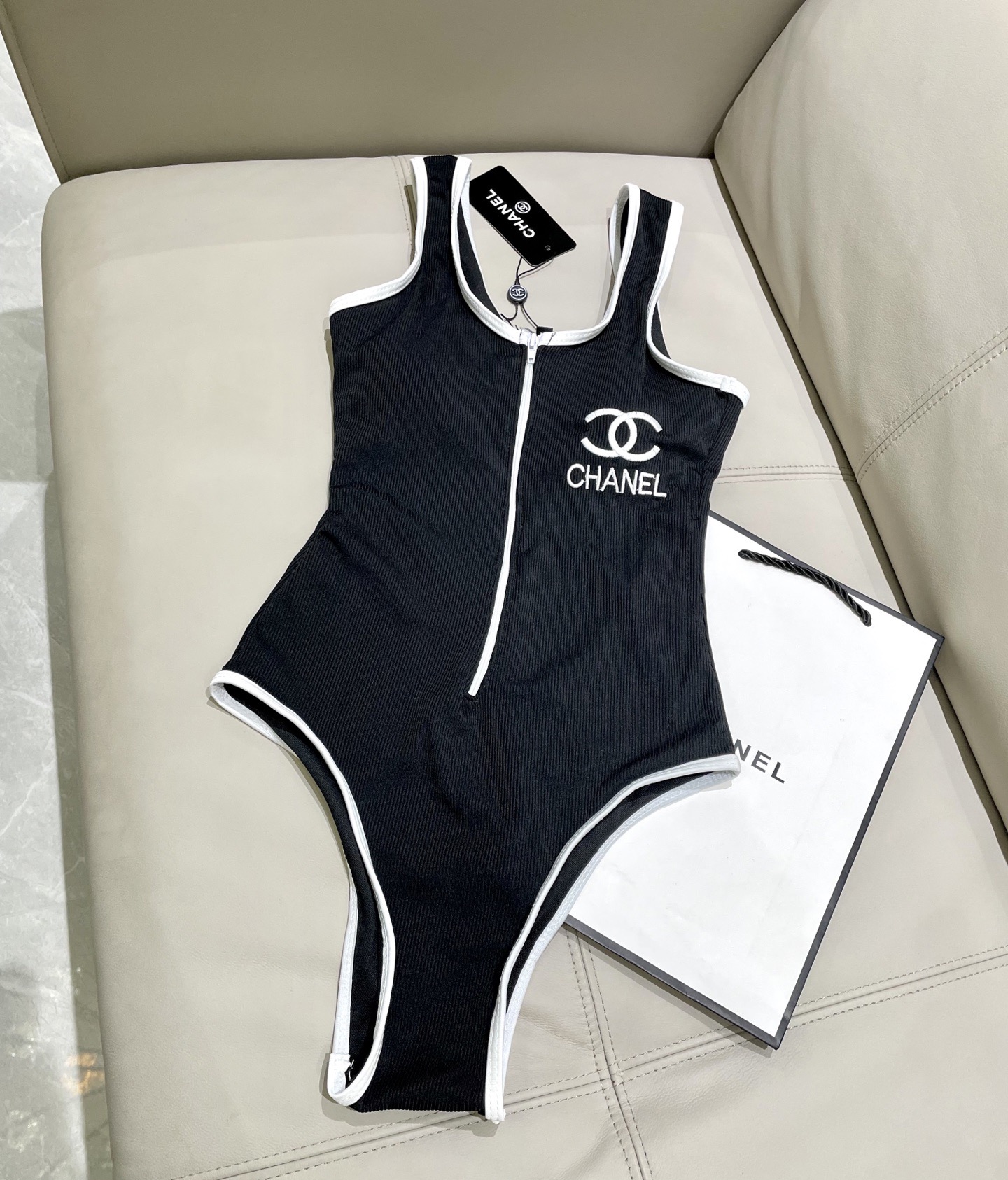 Chanel新款针织泳衣😍🥰适合多种场景的游泳衣🏊‍♀️海边 游泳池 温泉 水上乐园 漂流都可以😌内搭也