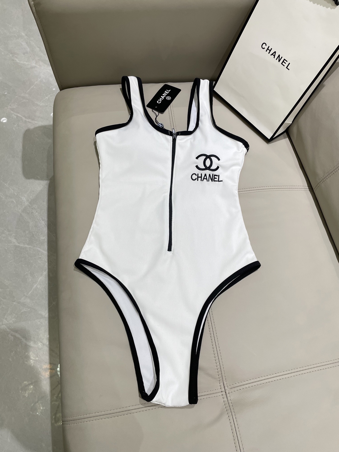 Chanel新款针织泳衣😍🥰适合多种场景的游泳衣🏊‍♀️海边 游泳池 温泉 水上乐园 漂流都可以😌内搭也
