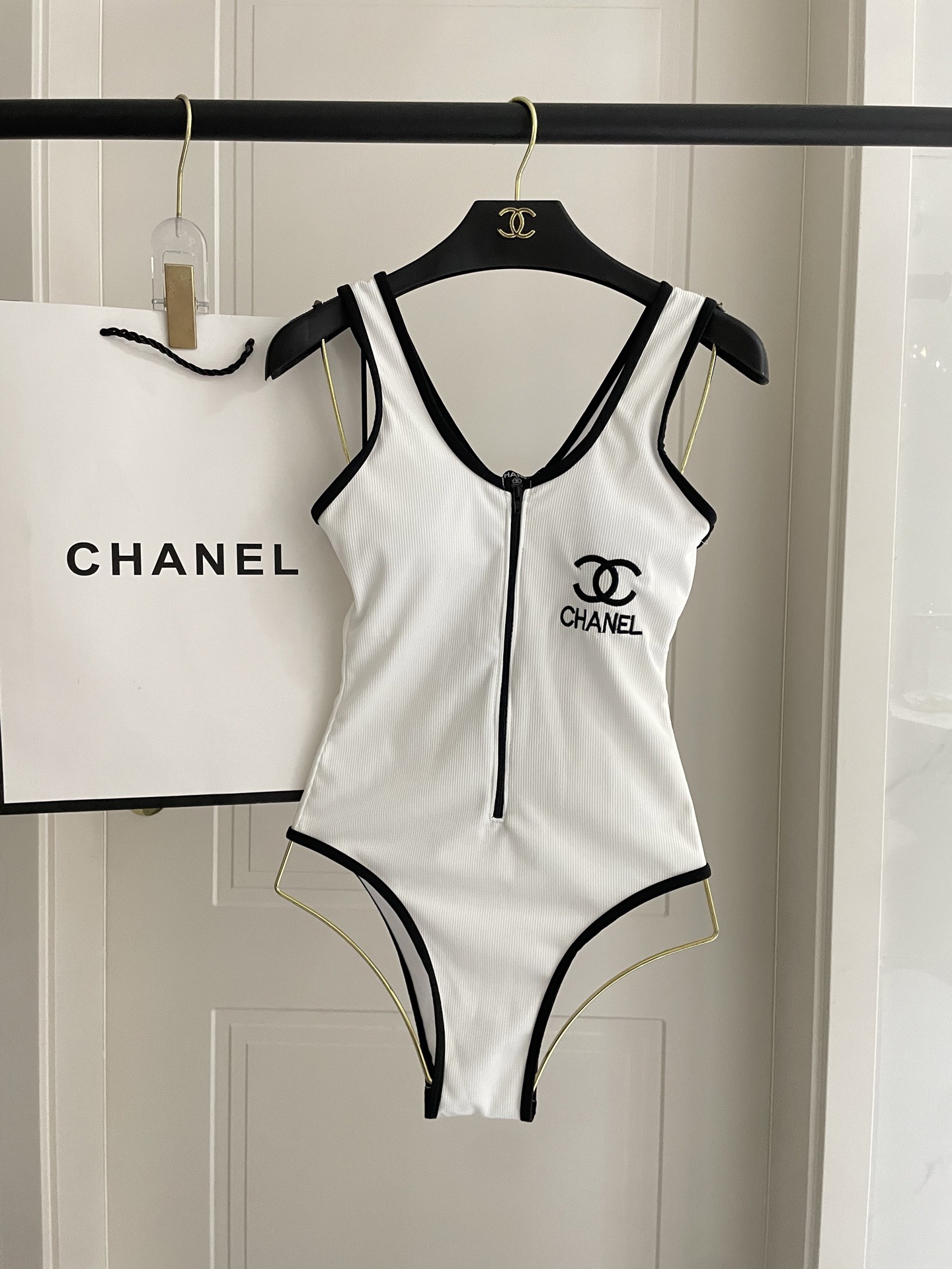 Chanel新款针织泳衣😍🥰适合多种场景的游泳衣🏊‍♀️海边 游泳池 温泉 水上乐园 漂流都可以😌内搭也