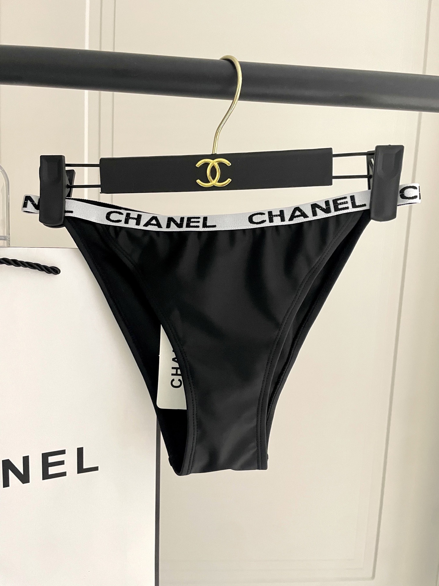 Chanel新款比基尼泳衣😍🥰适合多种场景的游泳衣🏊‍♀️海边 游泳池 温泉 水上乐园 漂流都可以😌内搭