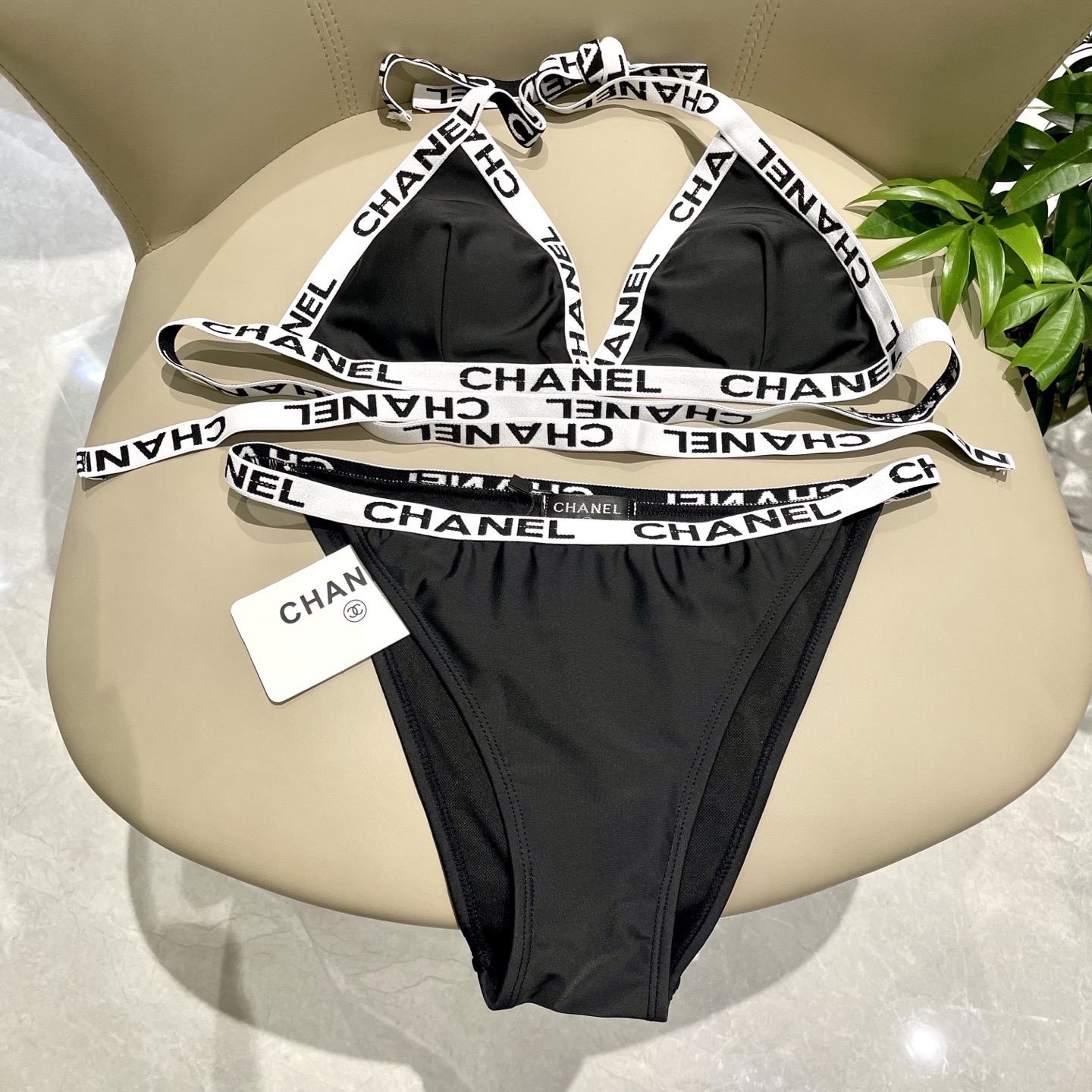 Chanel新款比基尼泳衣😍🥰适合多种场景的游泳衣🏊‍♀️海边 游泳池 温泉 水上乐园 漂流都可以😌内搭