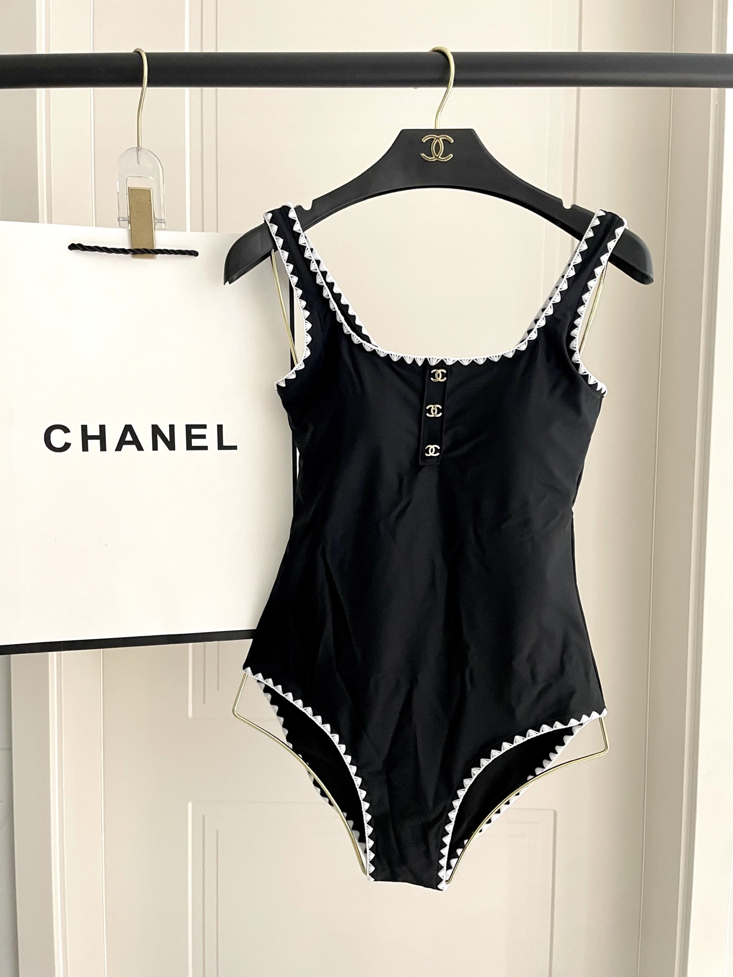 Chanel新款泳衣😍🥰适合多种场景的游泳衣🏊‍♀️海边 游泳池 温泉 水上乐园 漂流都可以😌内搭也完全