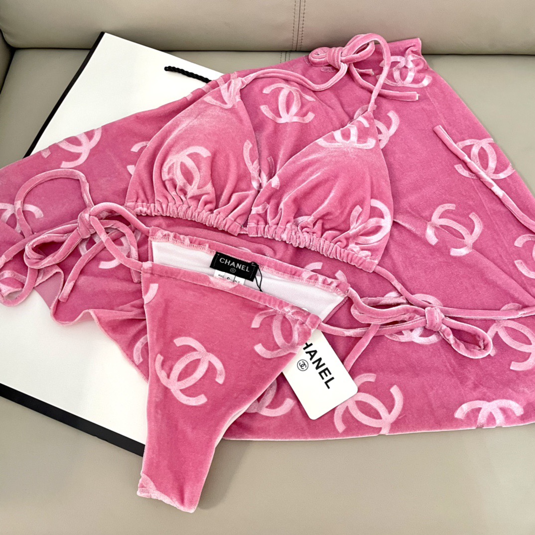 Chanel新款丝绒三件套👙❤️😍🥰适合多种场景的游泳衣🏊‍♀️海边 游泳池 温泉 水上乐园 漂流都可以