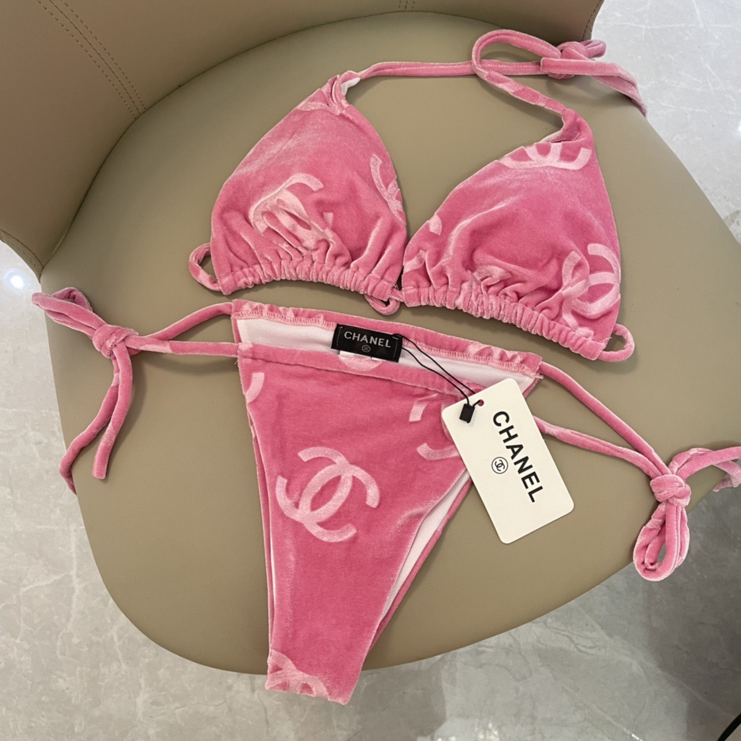 Chanel新款丝绒三件套👙❤️😍🥰适合多种场景的游泳衣🏊‍♀️海边 游泳池 温泉 水上乐园 漂流都可以