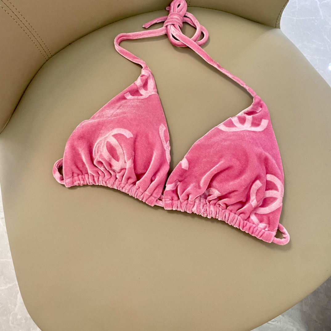 Chanel新款丝绒三件套👙❤️😍🥰适合多种场景的游泳衣🏊‍♀️海边 游泳池 温泉 水上乐园 漂流都可以
