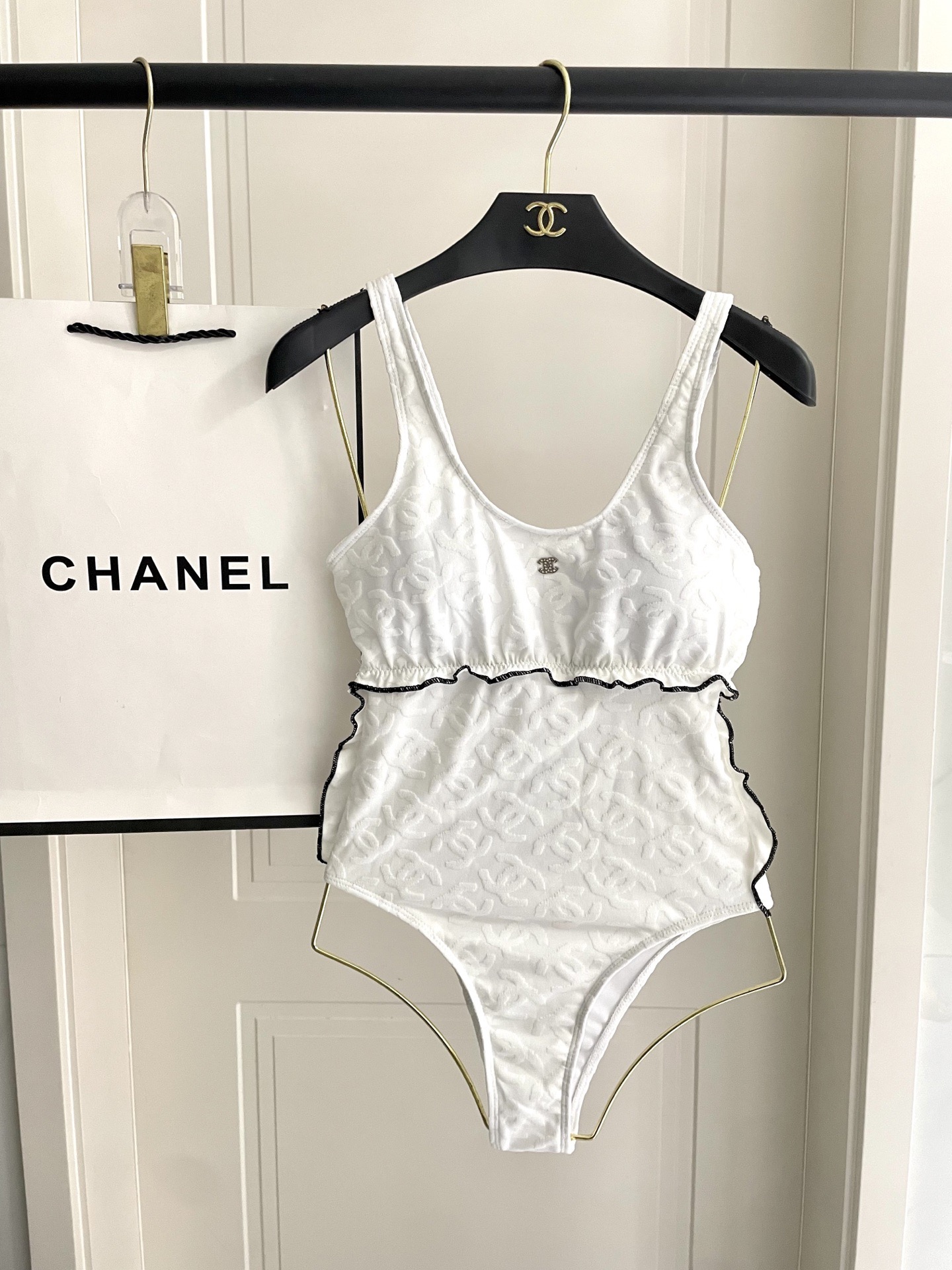 Chanel新款泳衣😍🥰适合多种场景的游泳衣🏊‍♀️海边 游泳池 温泉 水上乐园 漂流都可以😌内搭也完全