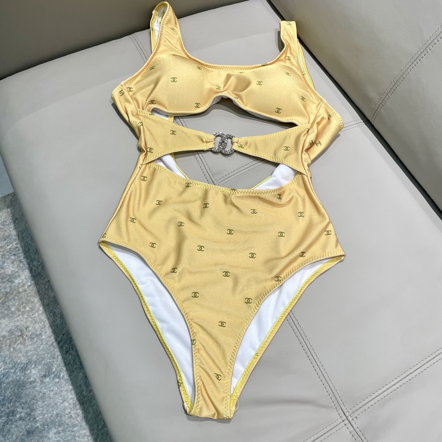 Chanel新款泳衣😍🥰适合多种场景的游泳衣🏊‍♀️海边 游泳池 温泉 水上乐园 漂流都可以😌内搭也完全