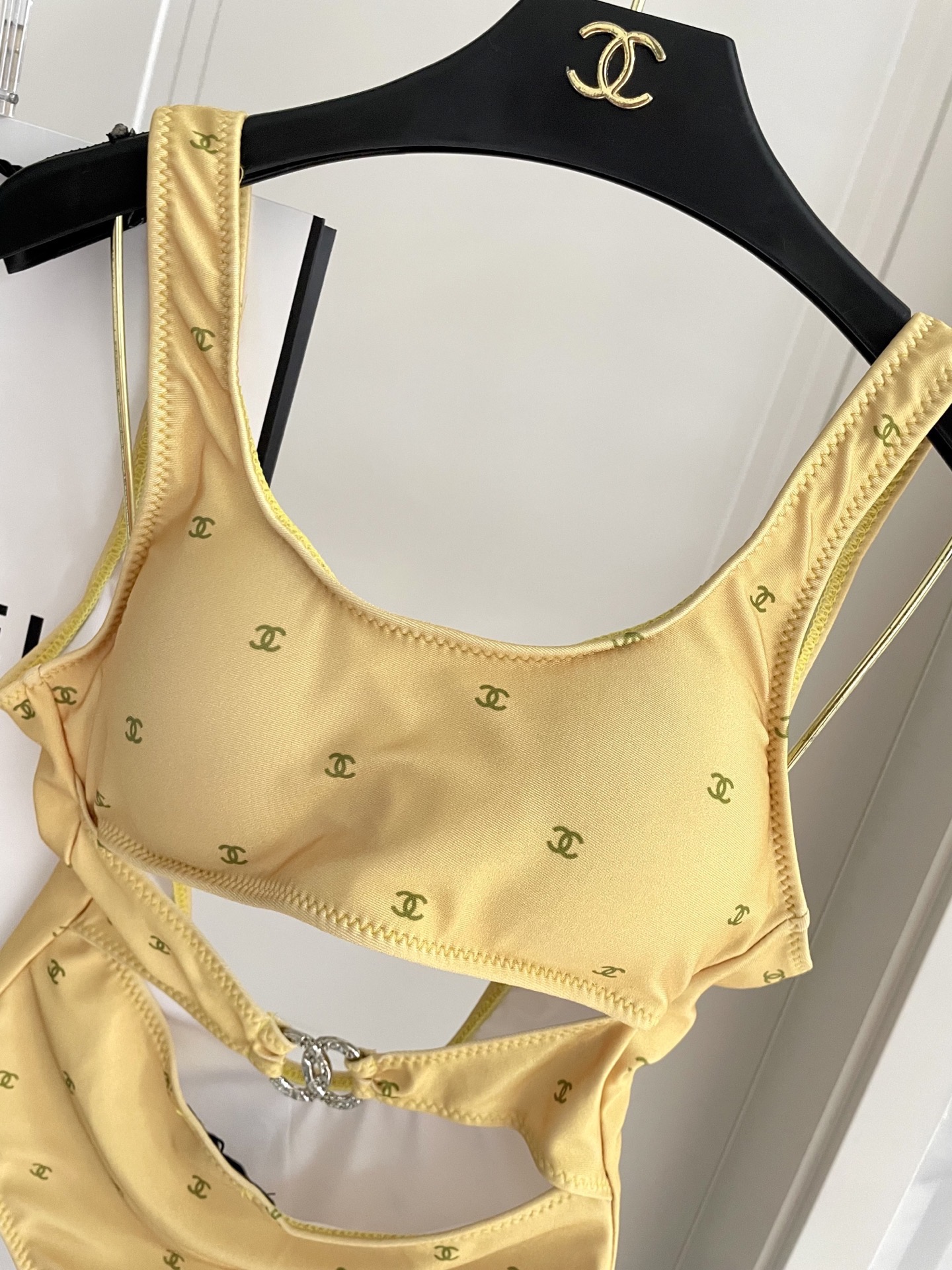 Chanel新款泳衣😍🥰适合多种场景的游泳衣🏊‍♀️海边 游泳池 温泉 水上乐园 漂流都可以😌内搭也完全