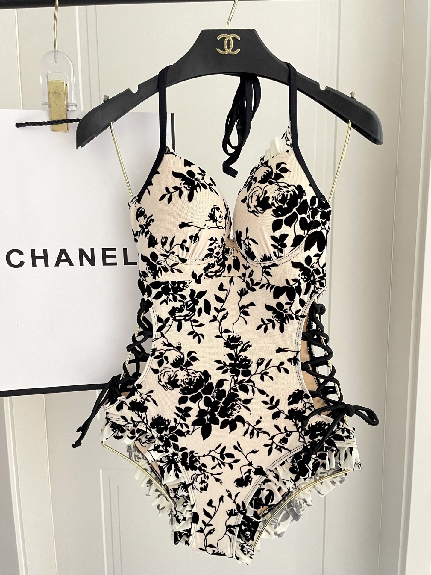 Chanel新款泳衣😍🥰适合多种场景的游泳衣🏊‍♀️海边 游泳池 温泉 水上乐园 漂流都可以😌内搭也完全