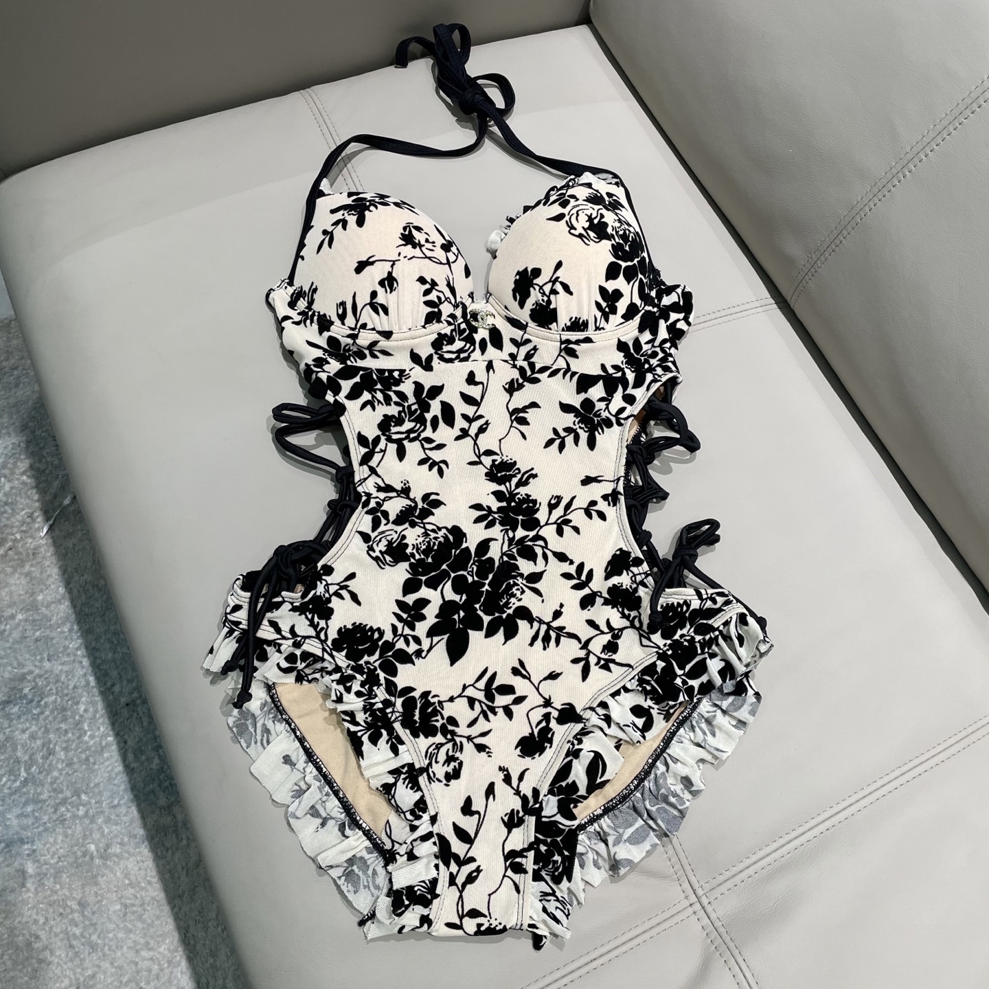 Chanel新款泳衣😍🥰适合多种场景的游泳衣🏊‍♀️海边 游泳池 温泉 水上乐园 漂流都可以😌内搭也完全