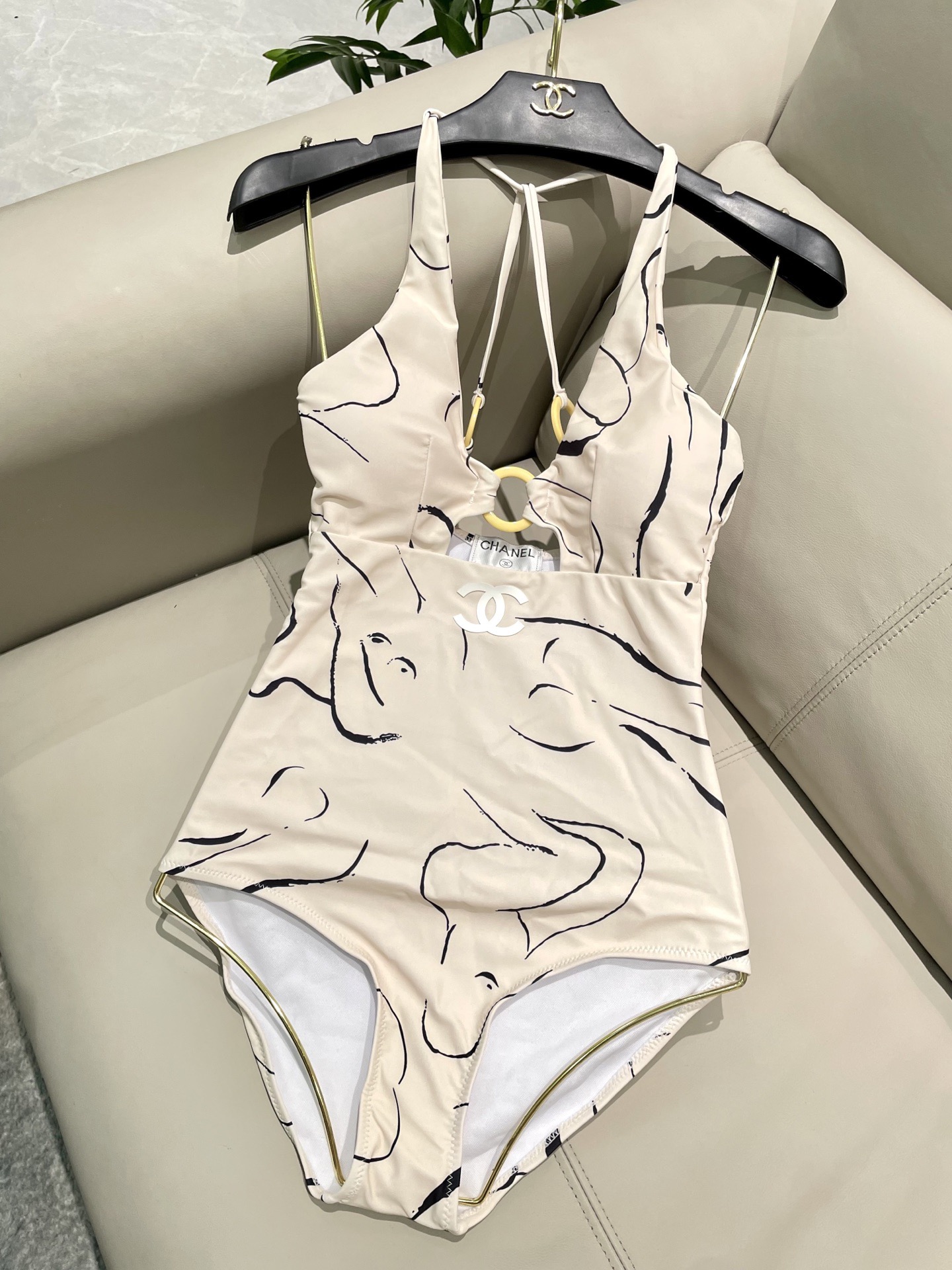 Chanel新款泳衣😍🥰适合多种场景的游泳衣🏊‍♀️海边 游泳池 温泉 水上乐园 漂流都可以😌内搭也完全
