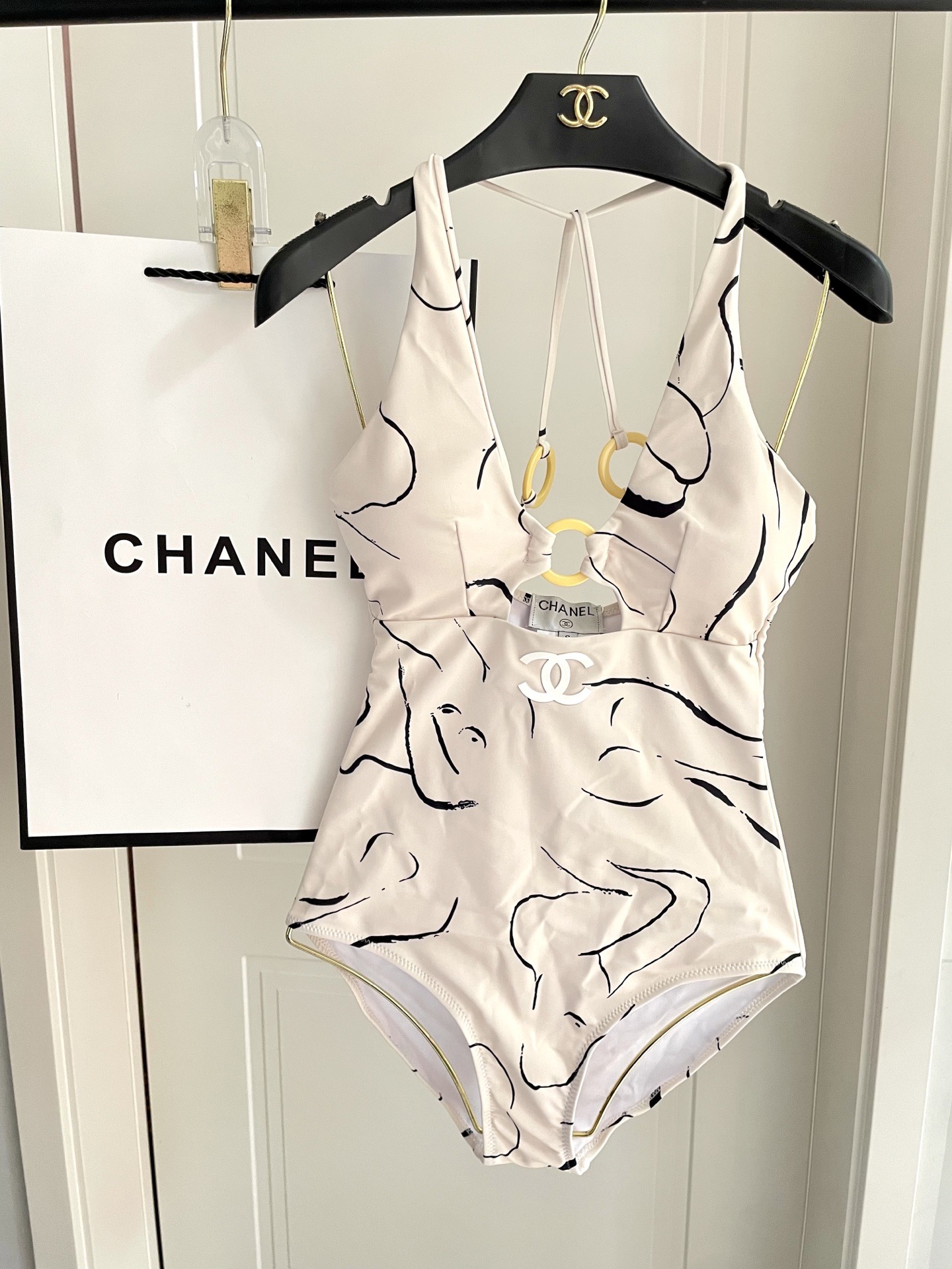 Chanel新款泳衣😍🥰适合多种场景的游泳衣🏊‍♀️海边 游泳池 温泉 水上乐园 漂流都可以😌内搭也完全